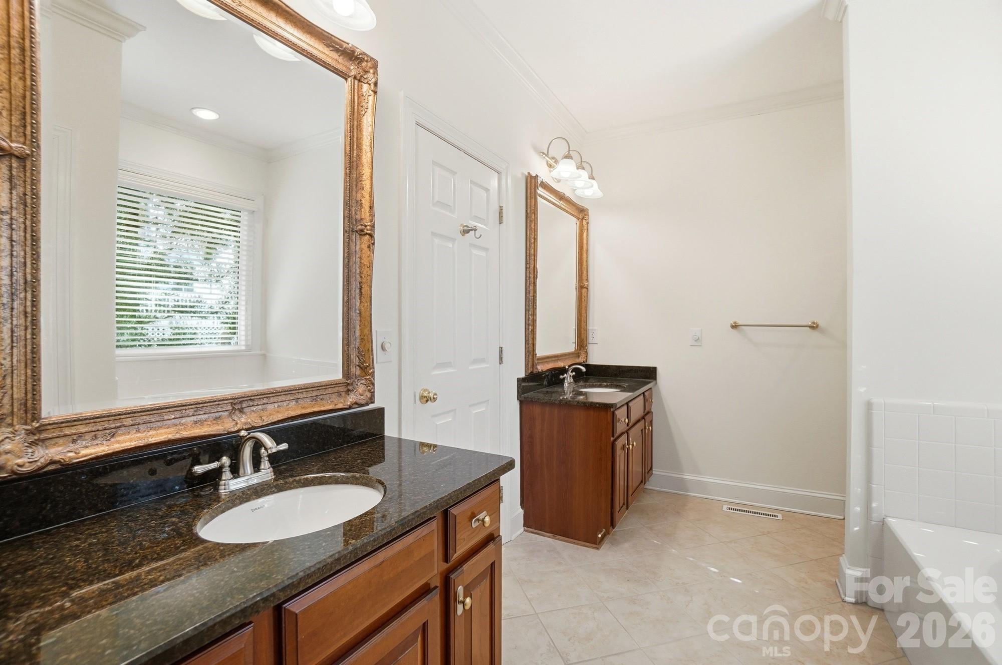 property viewer photo 26
