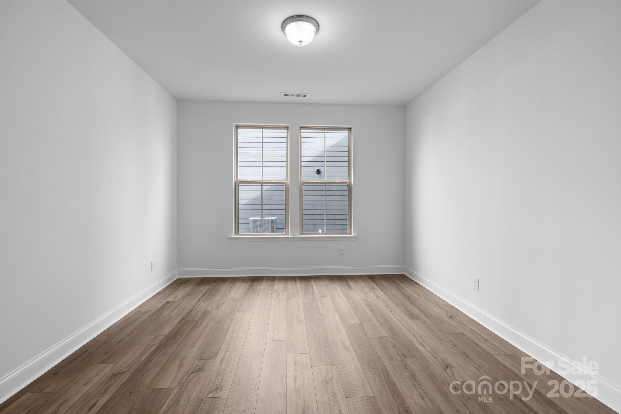 property viewer photo 9