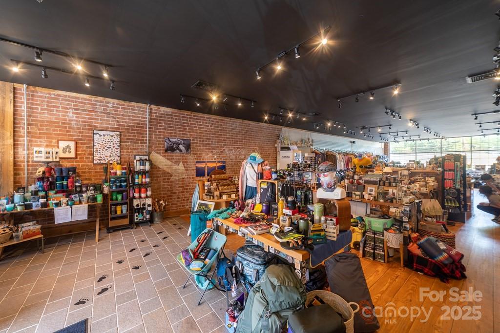 main property photo 11