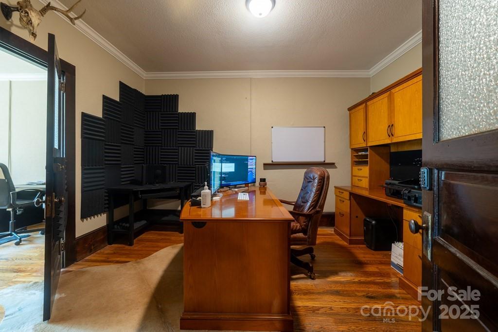 main property photo 25
