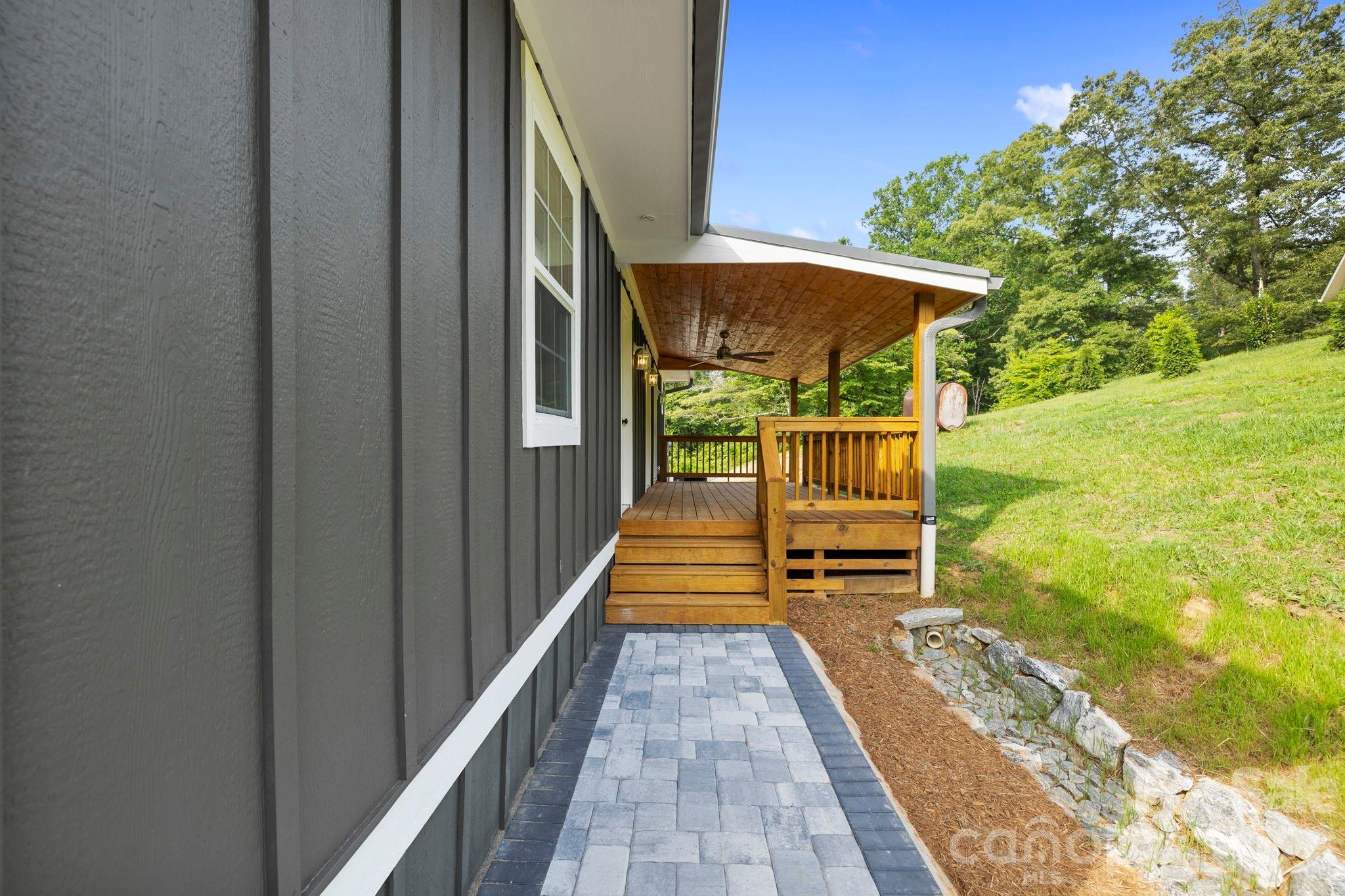 main property photo 17
