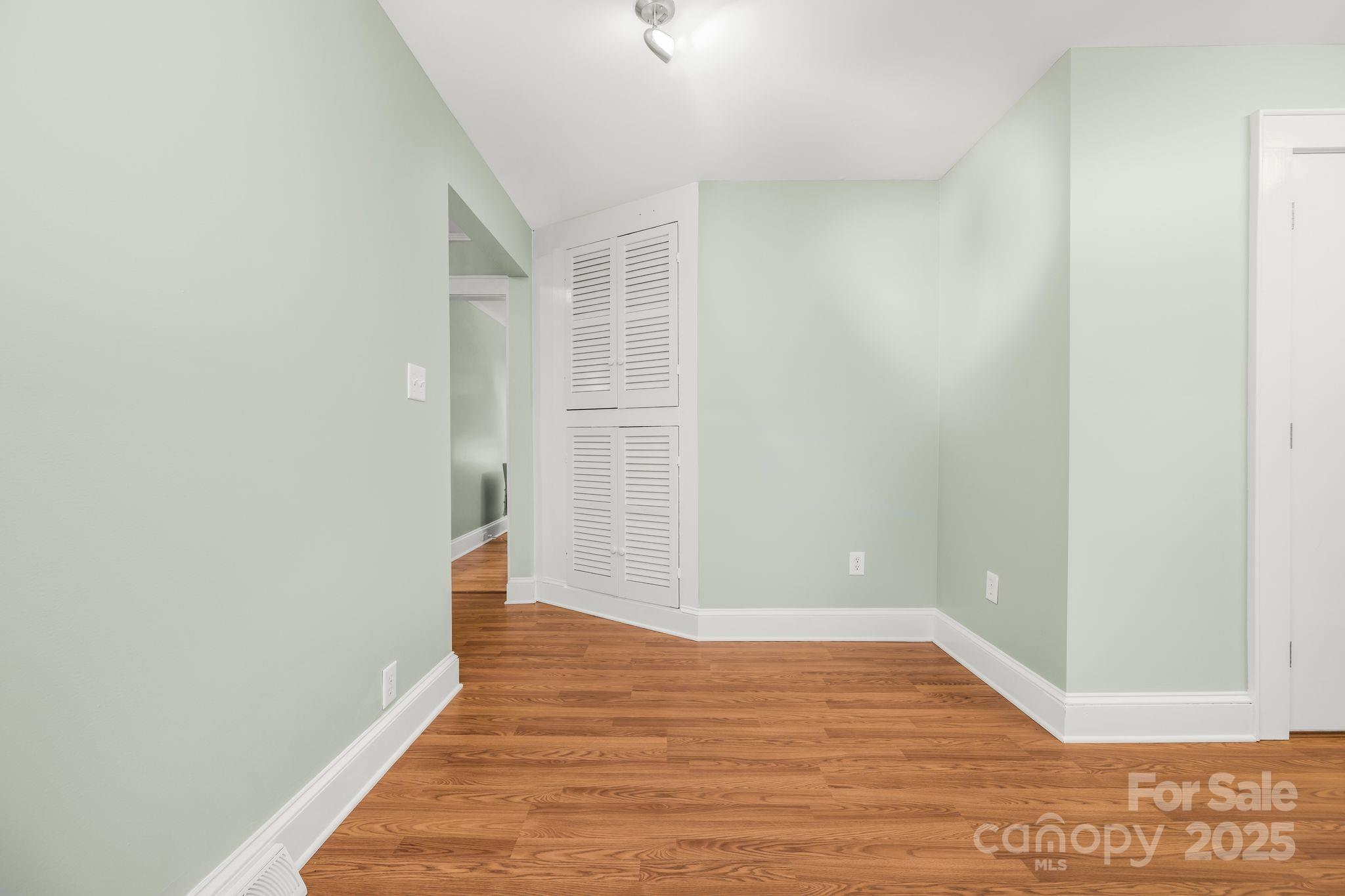 property viewer photo 13