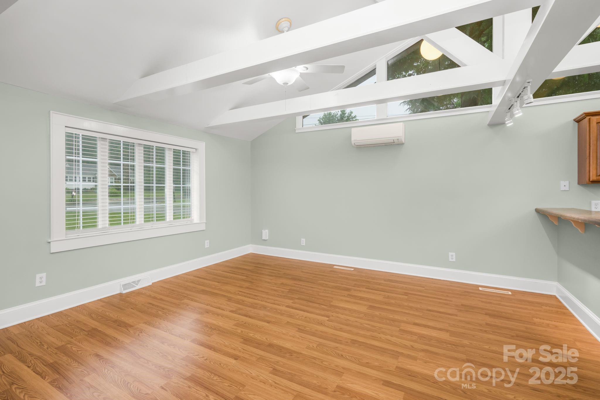 property viewer photo 5