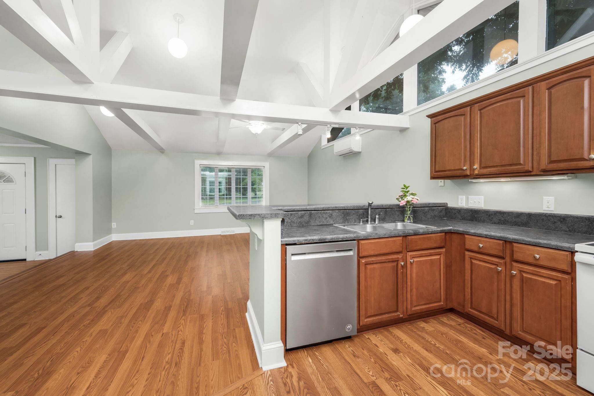 property viewer photo 7