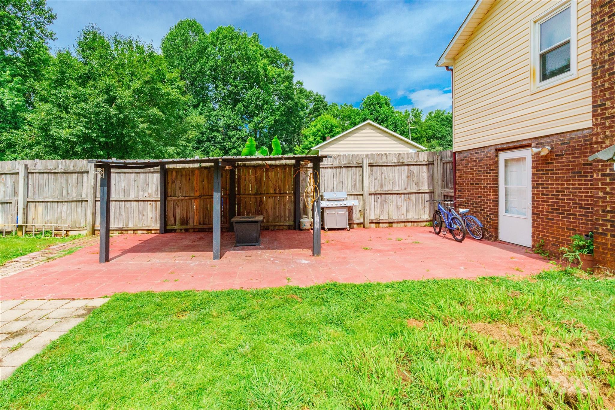 main property photo 25