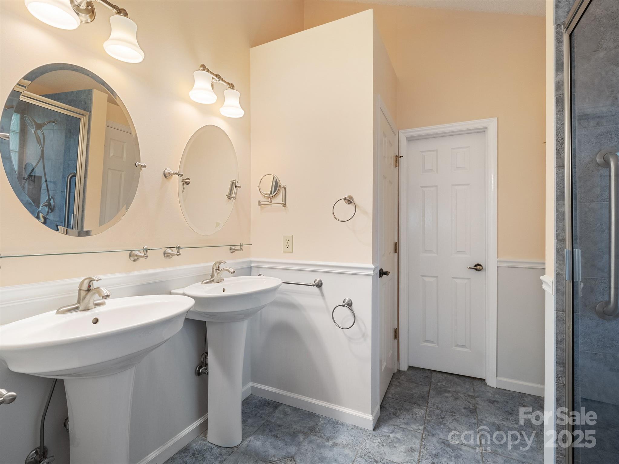 property viewer photo 15