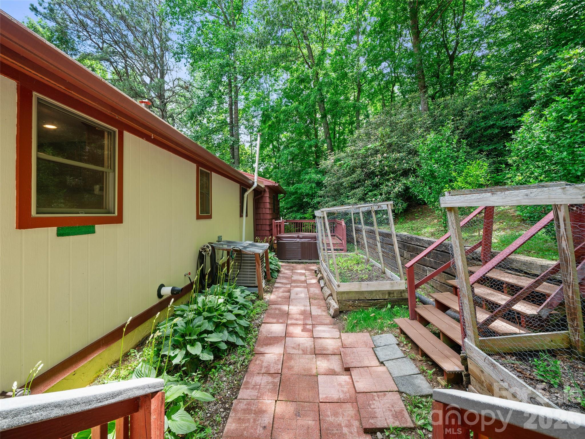 main property photo 28