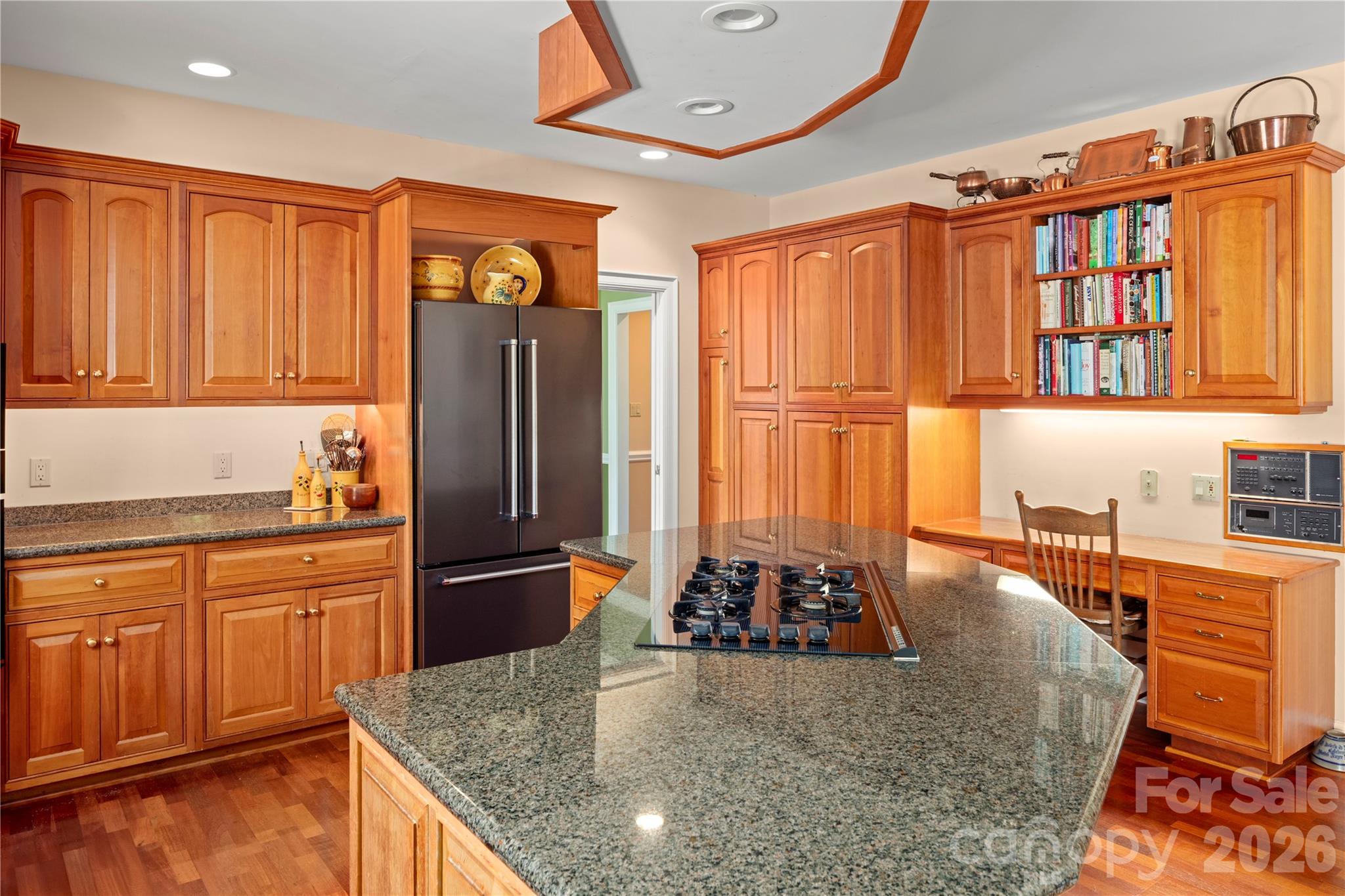 main property photo 11