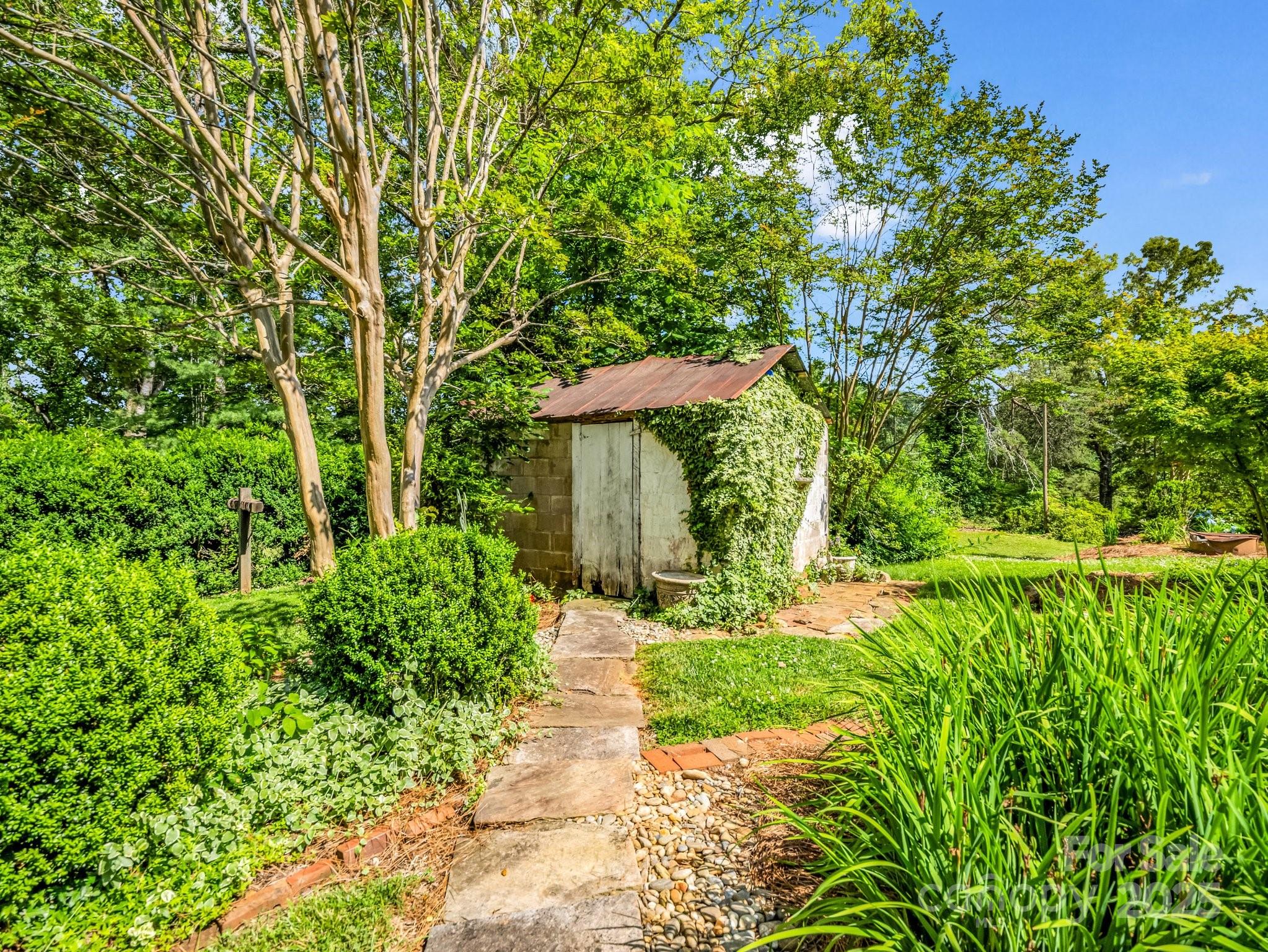 main property photo 33