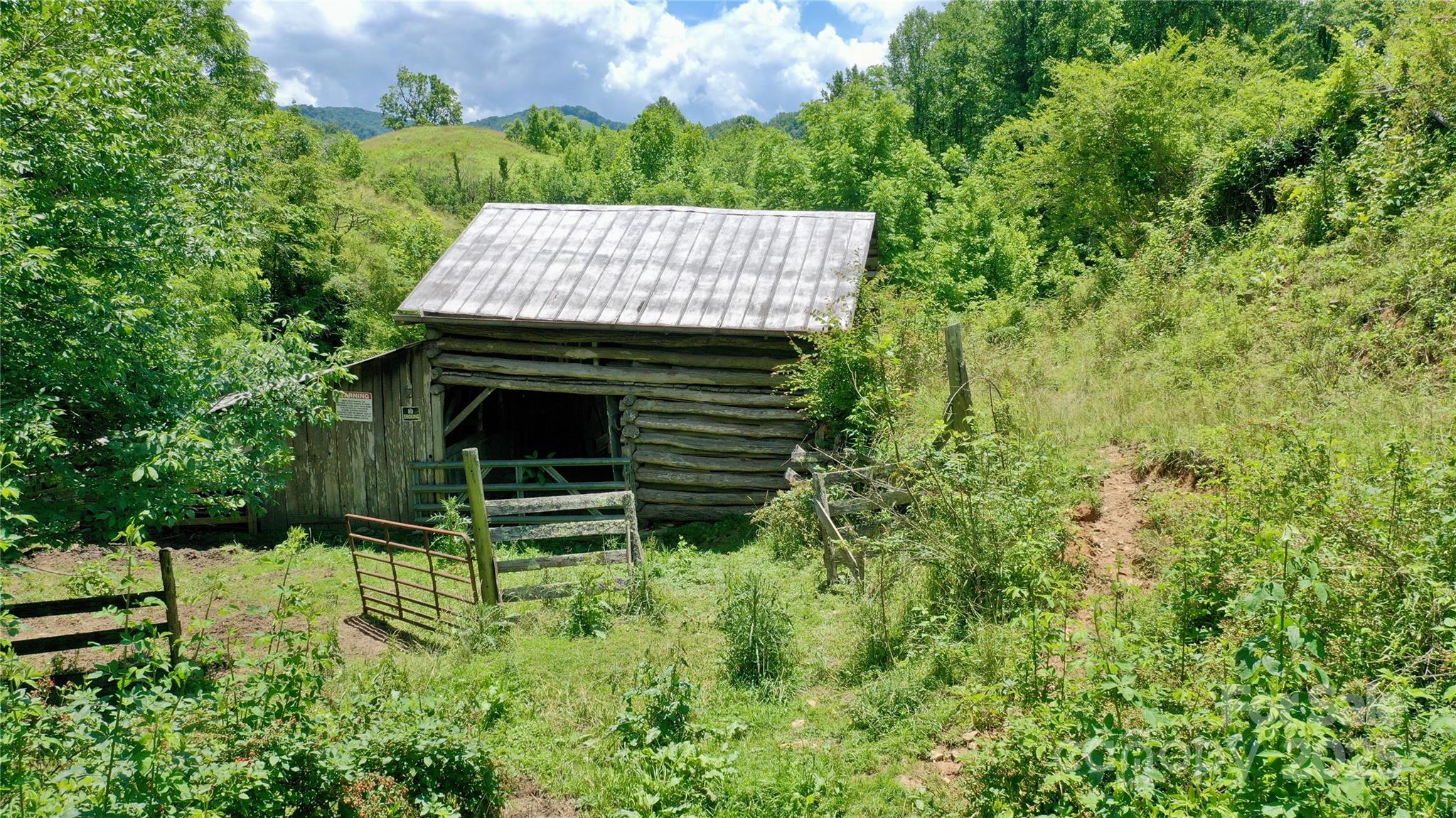 main property photo 17