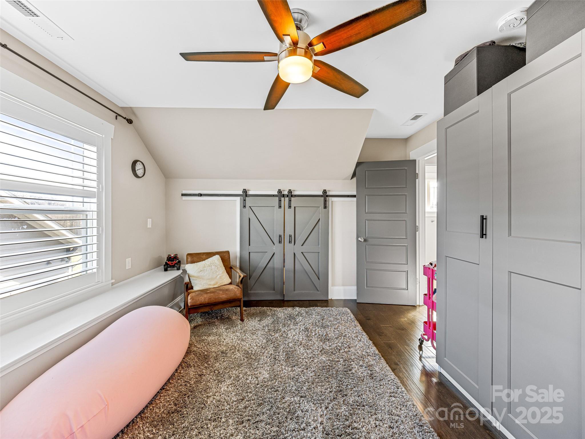 property viewer photo 32