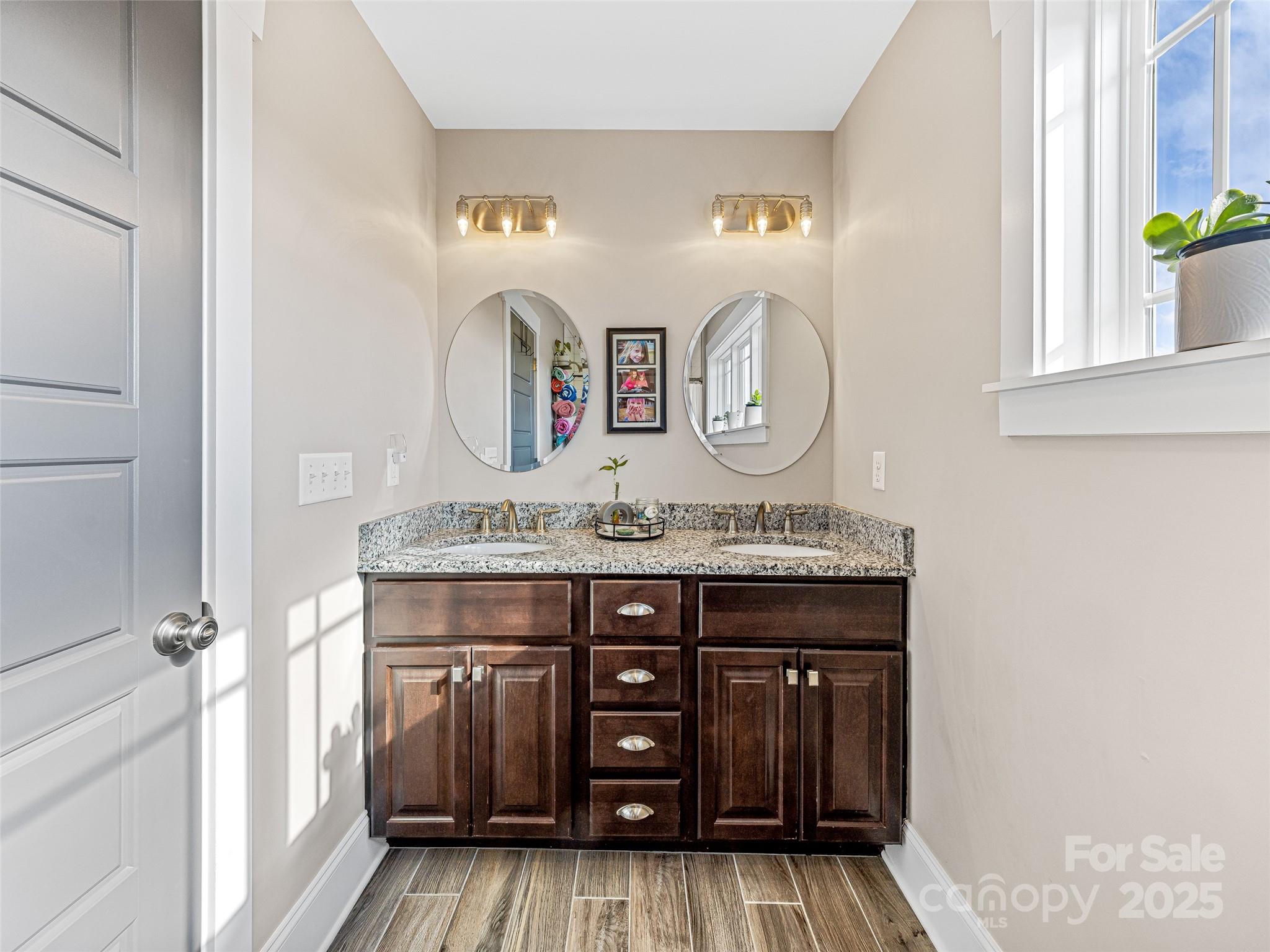 property viewer photo 33