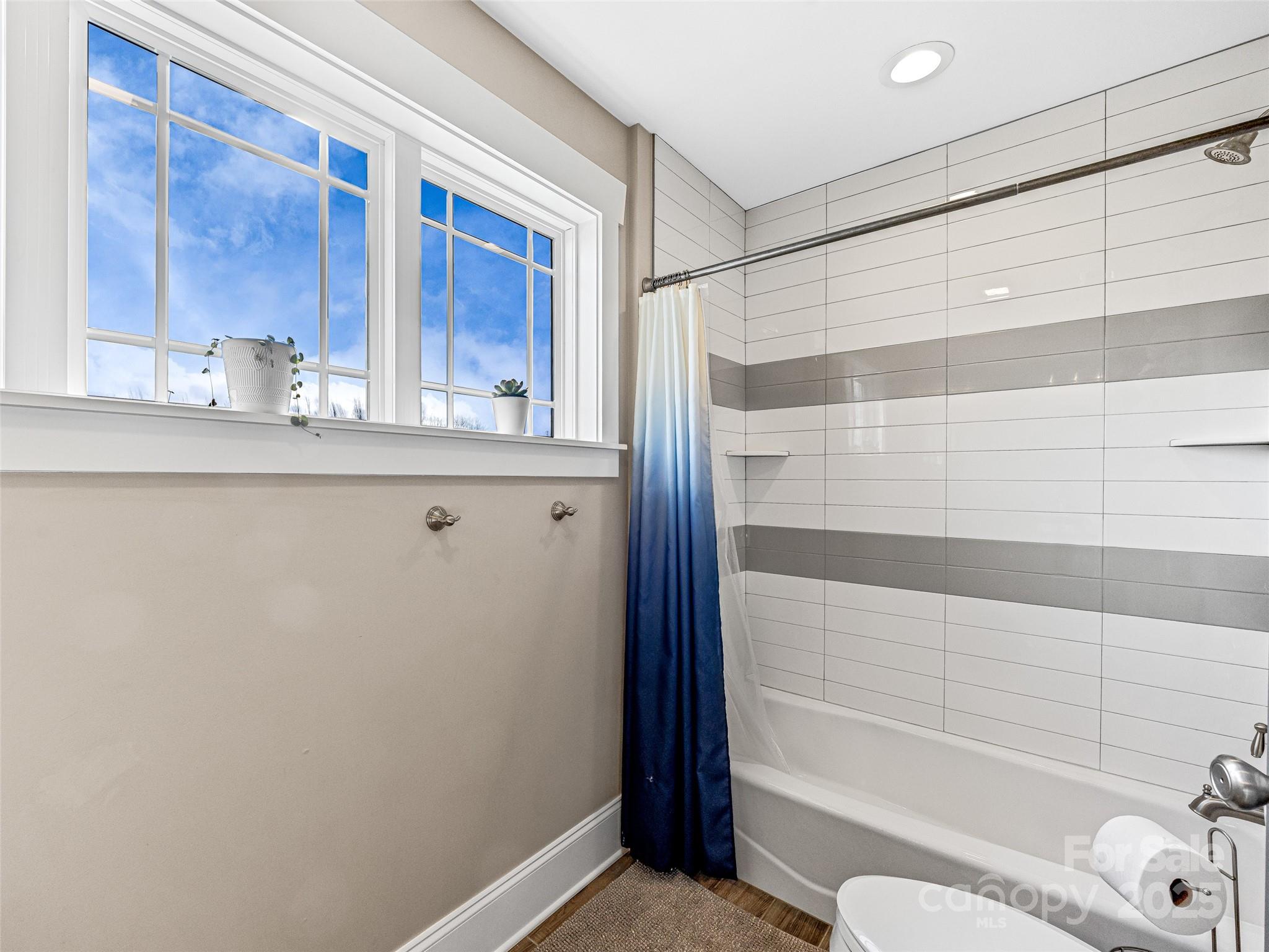 property viewer photo 35