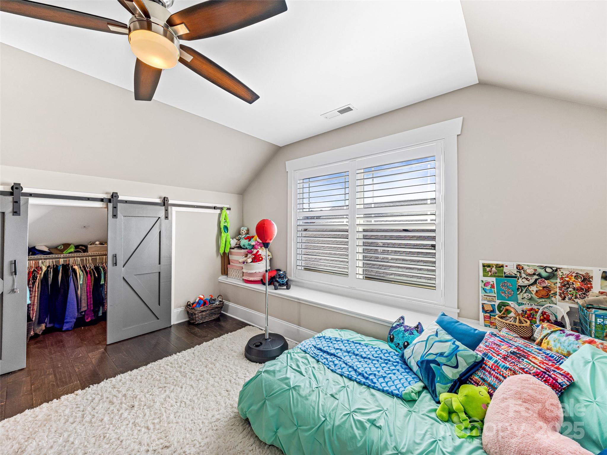 property viewer photo 36