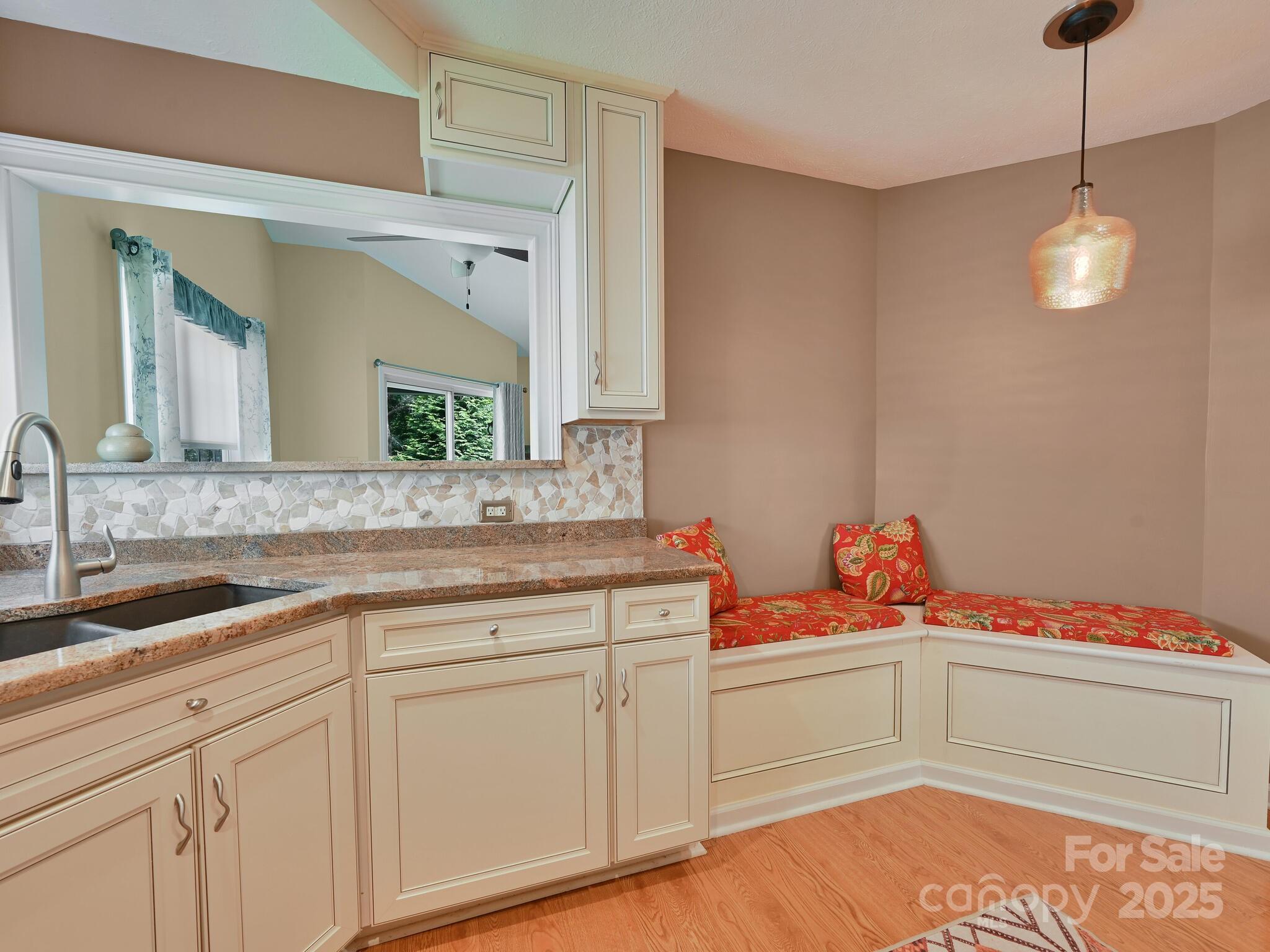 property viewer photo 13