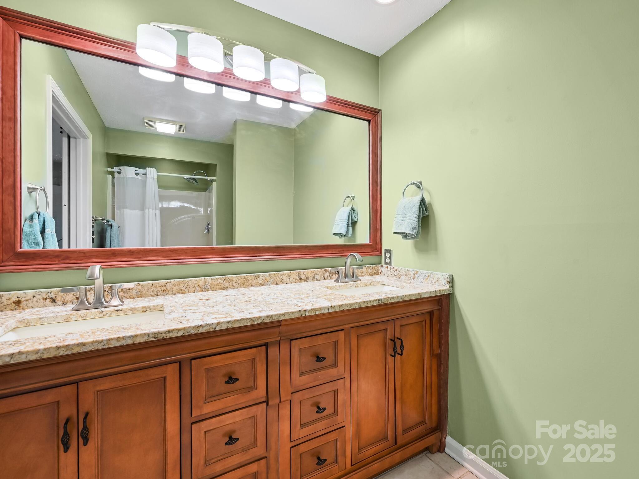 property viewer photo 17