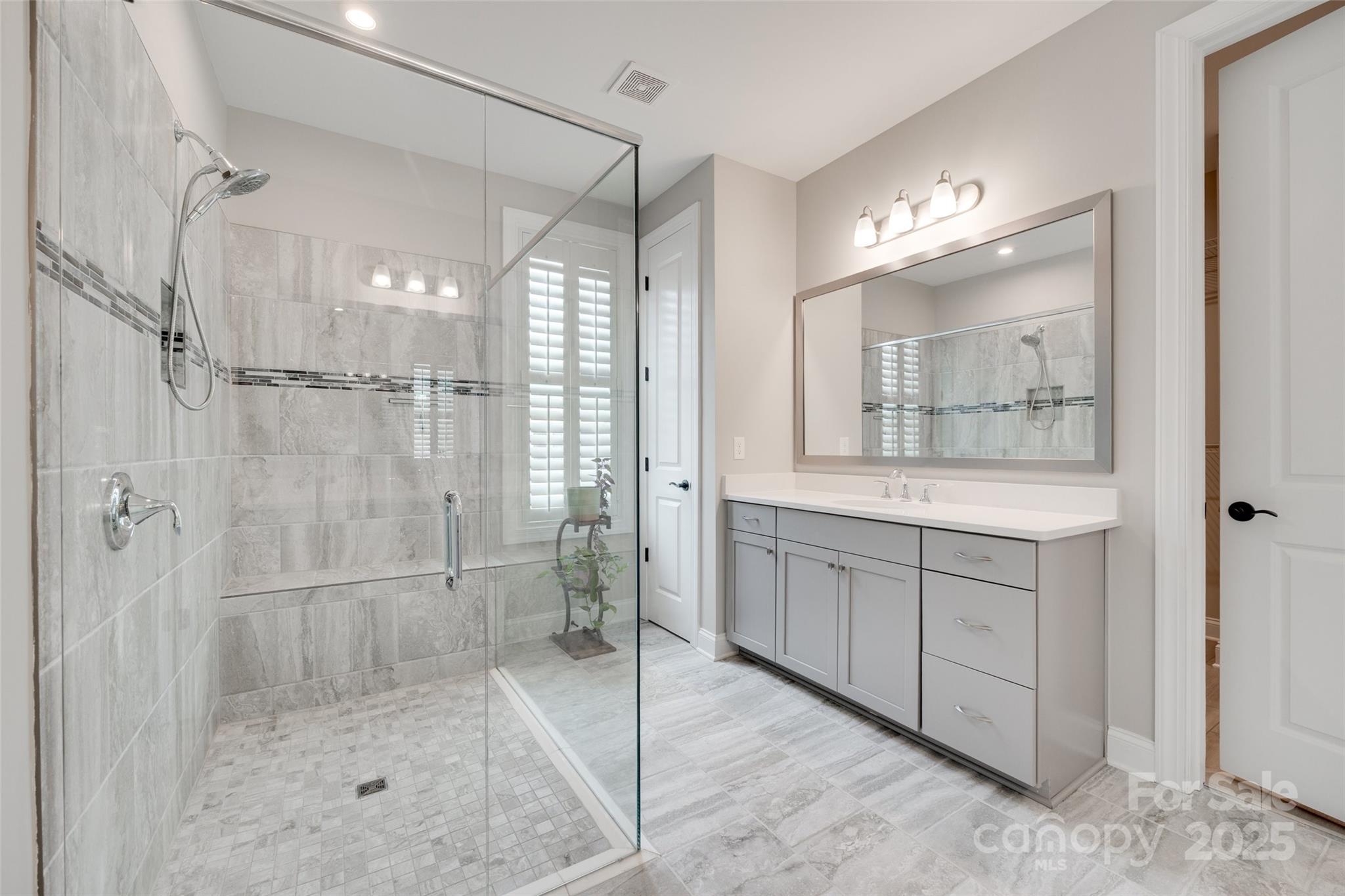 property viewer photo 20