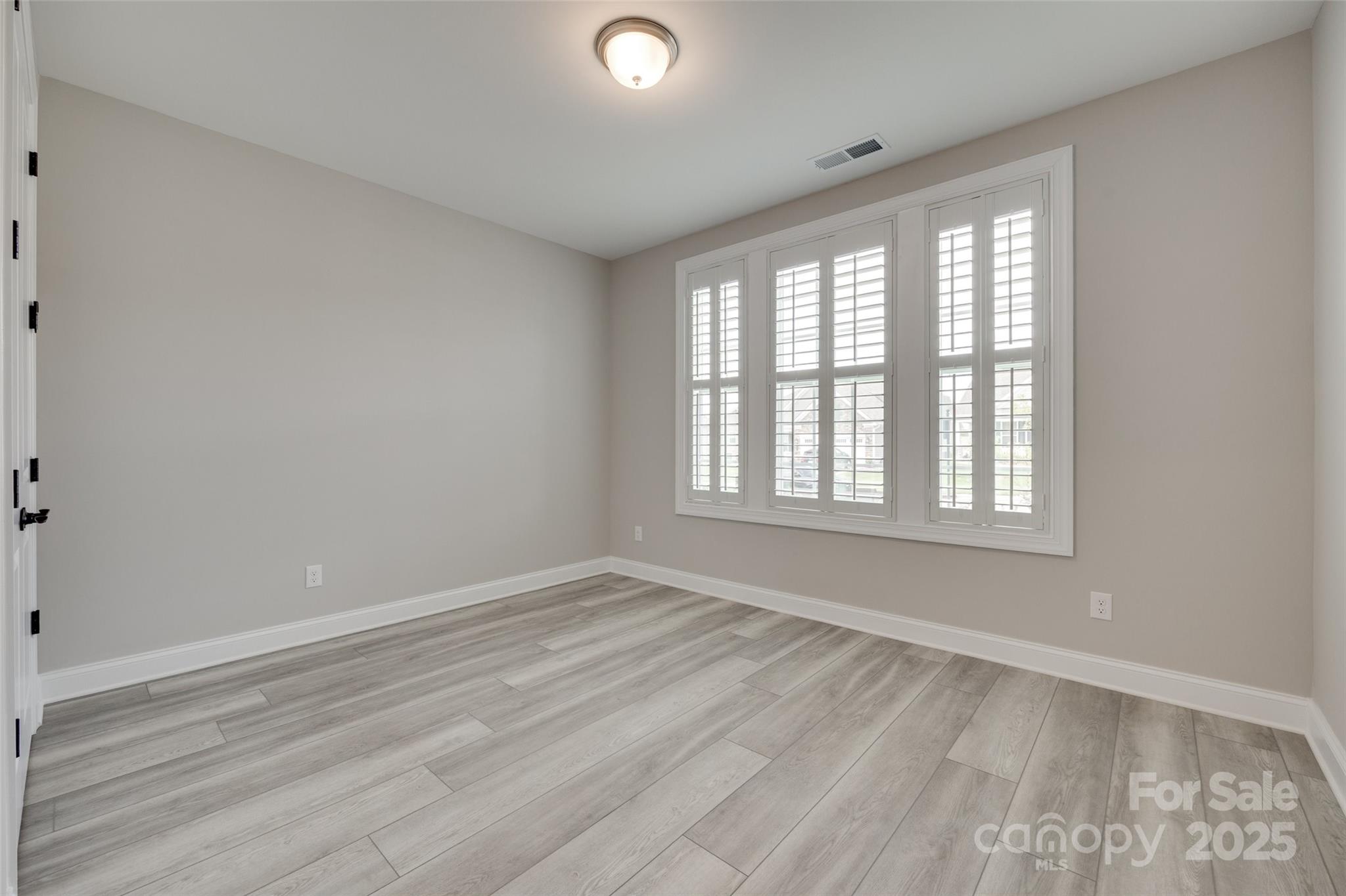 property viewer photo 3