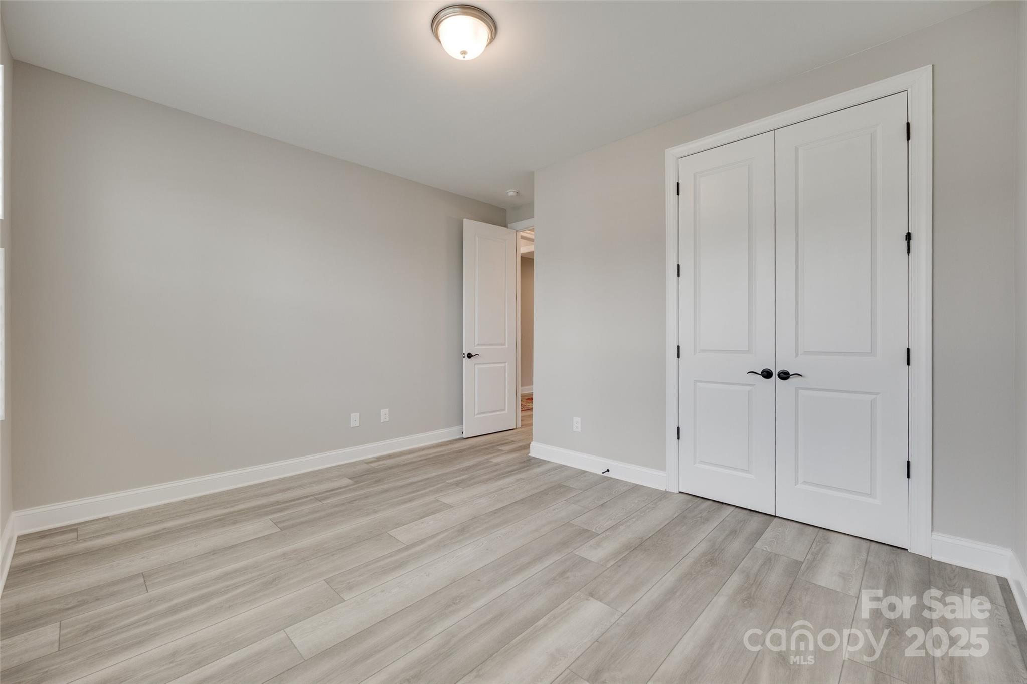 property viewer photo 4