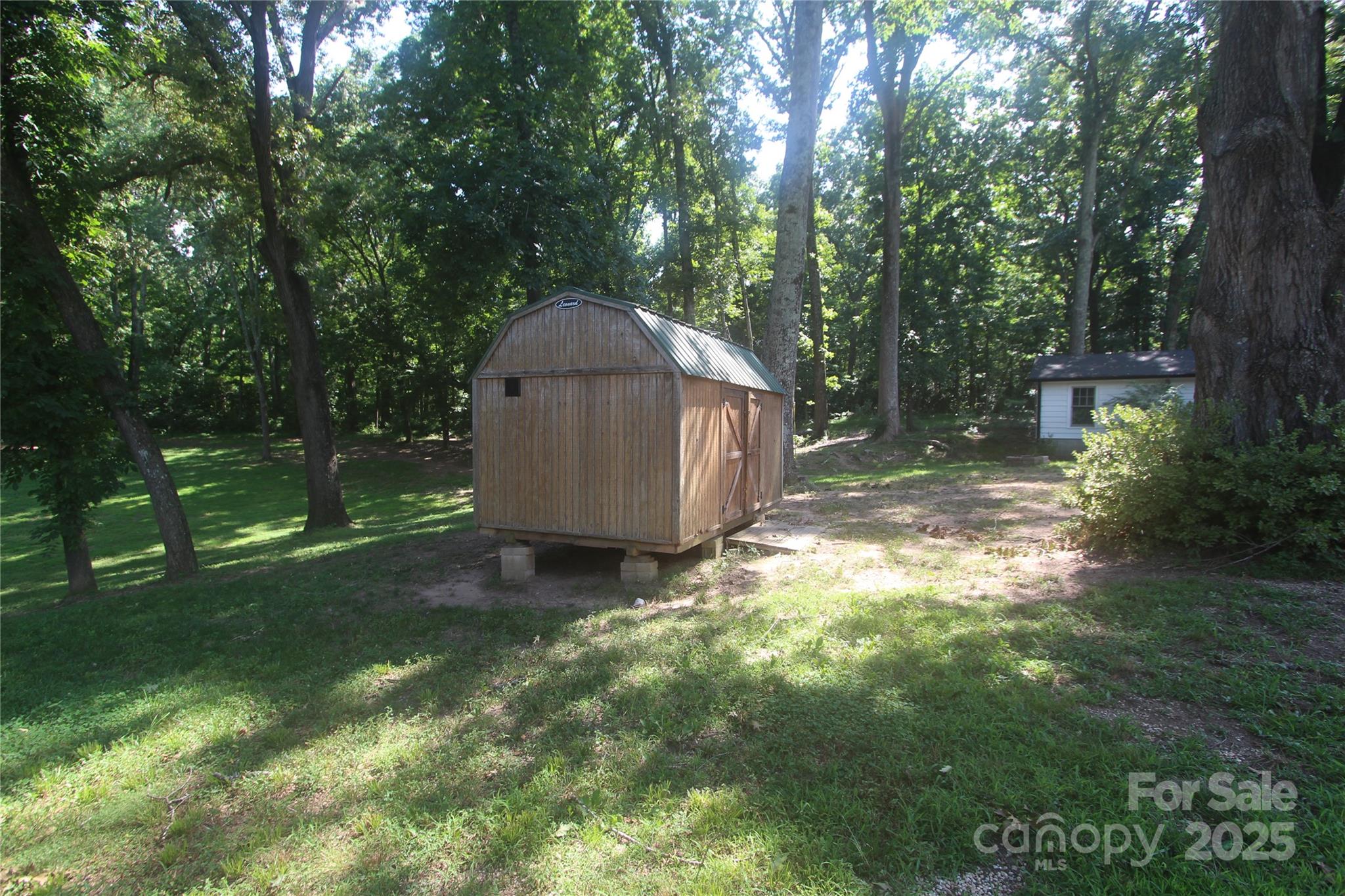 main property photo 28