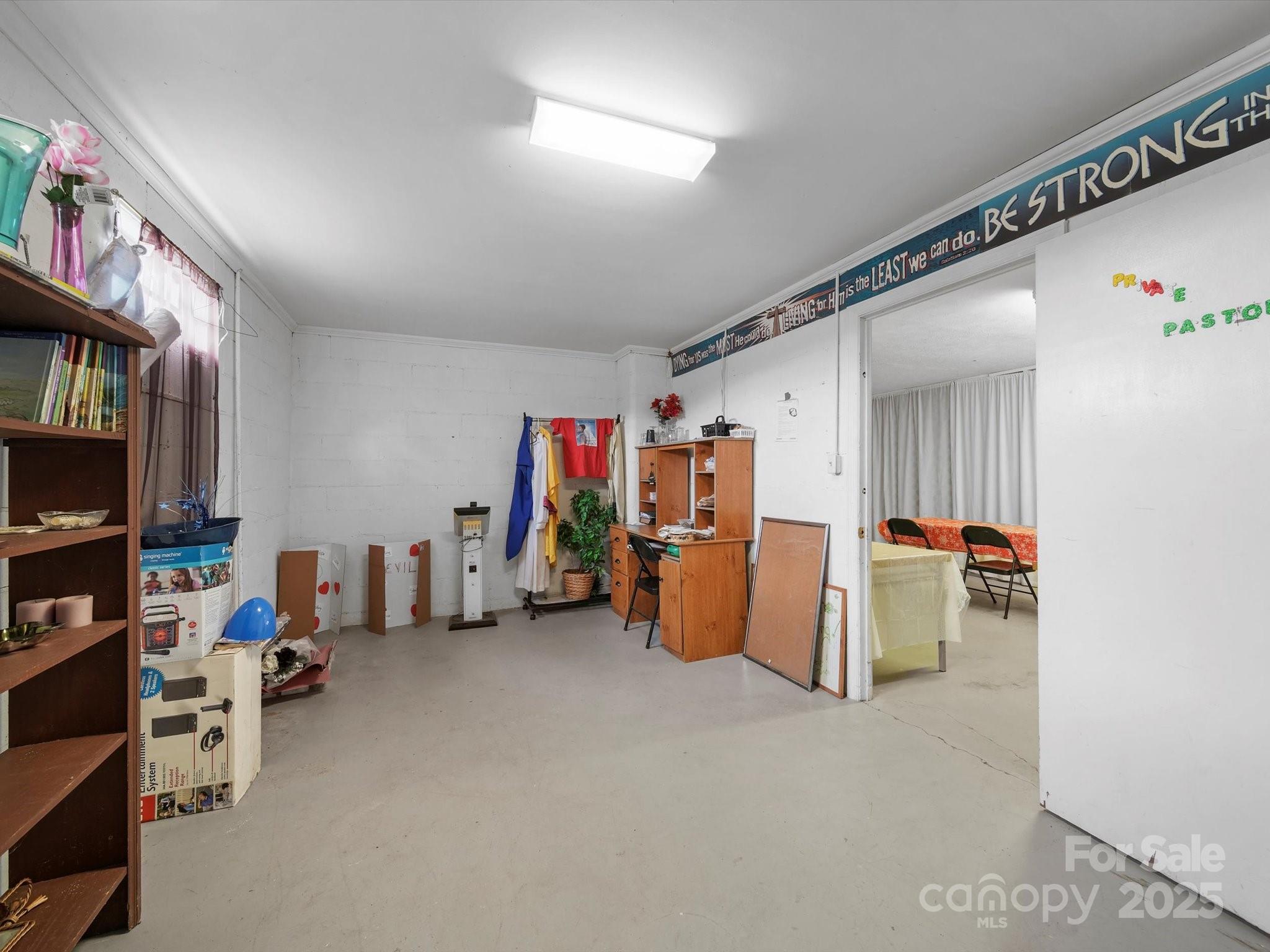main property photo 40