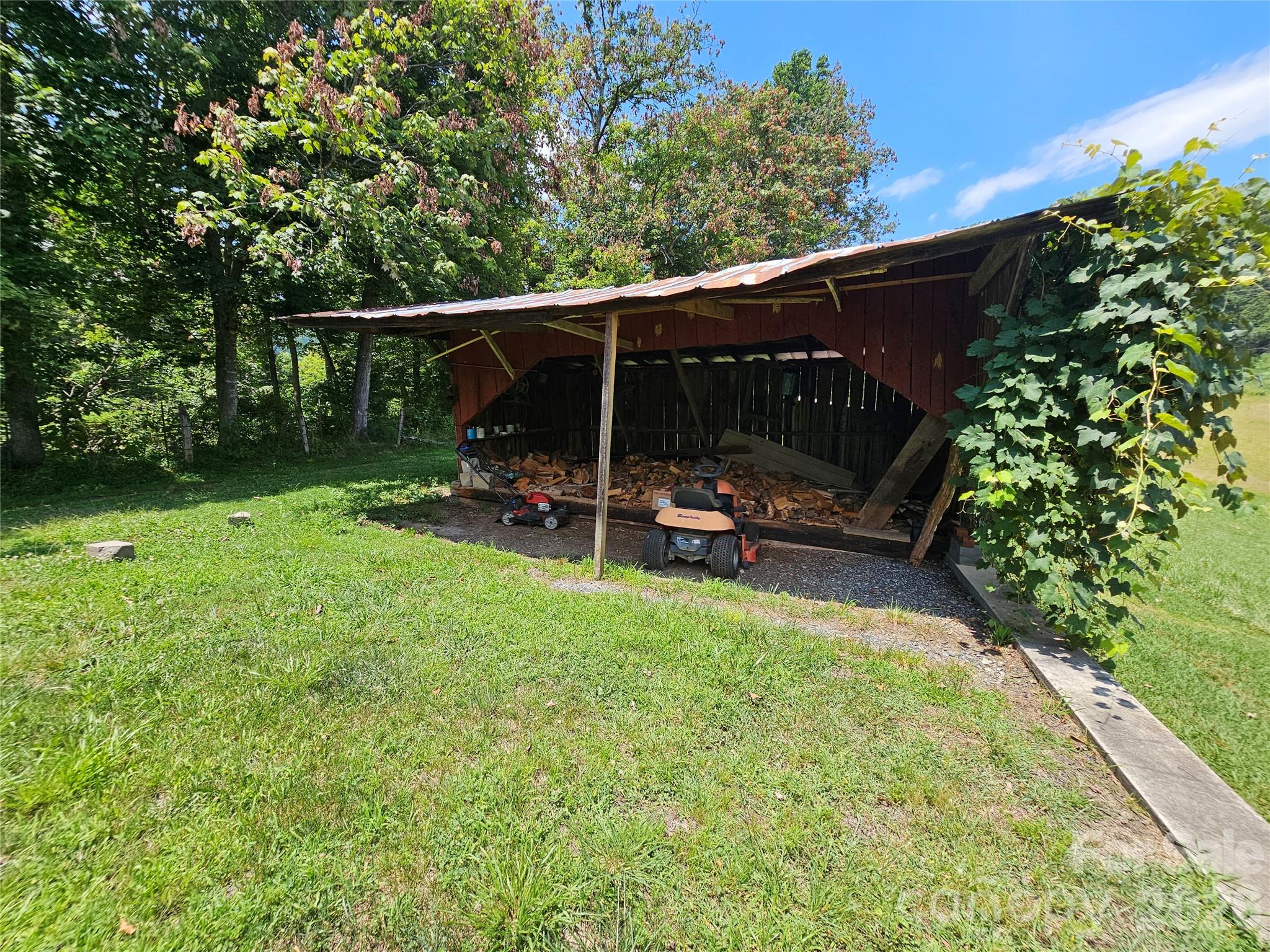 main property photo 7