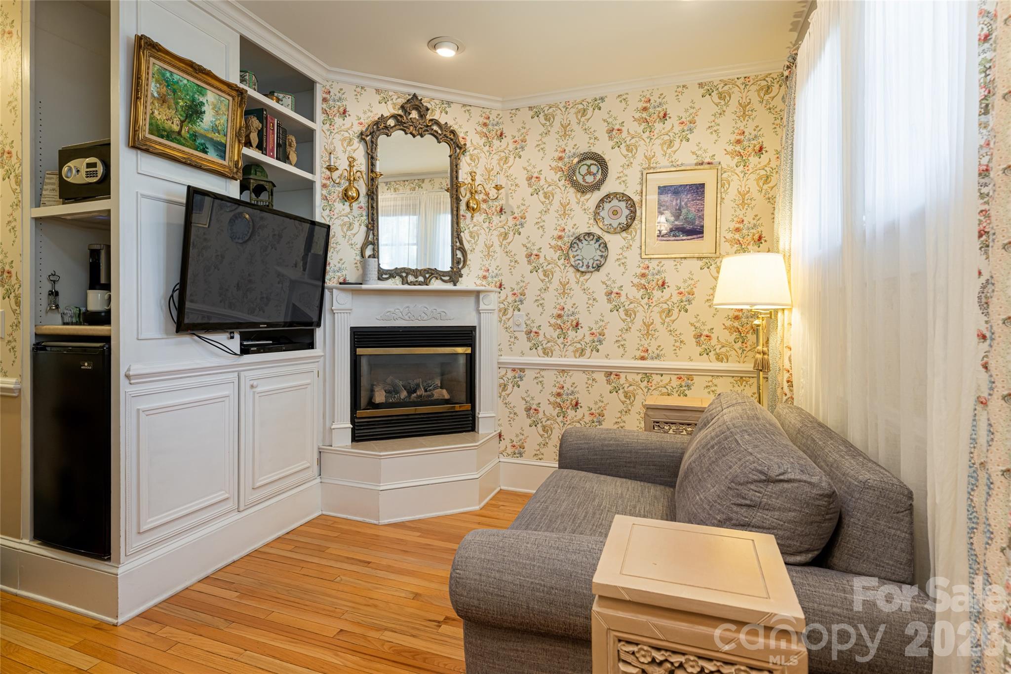 main property photo 28