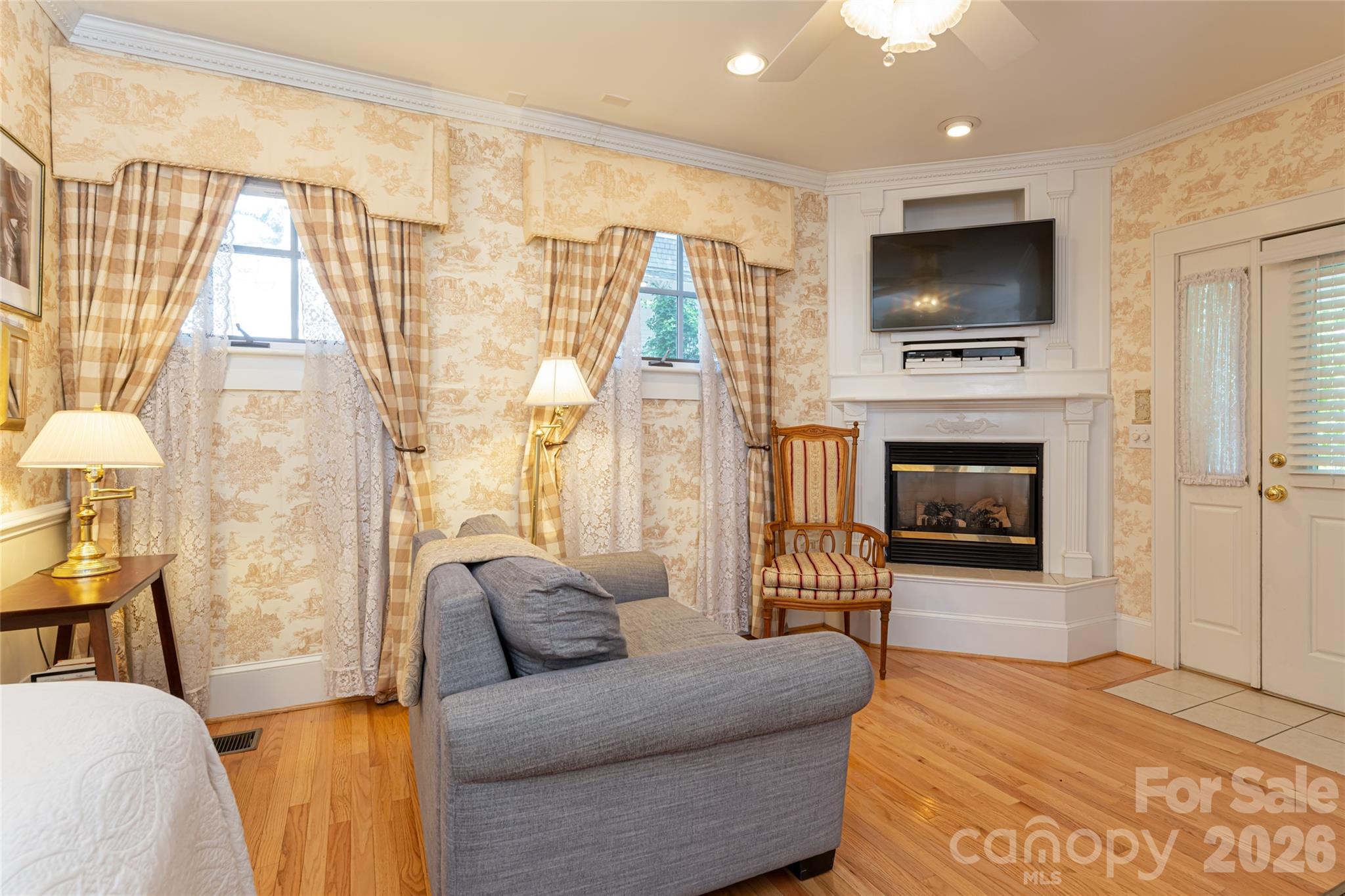 main property photo 30