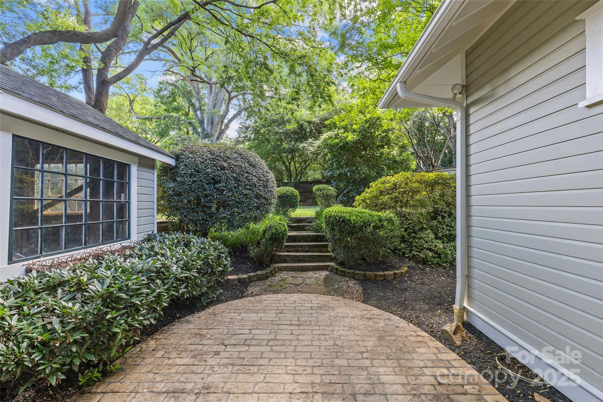 property viewer photo 25