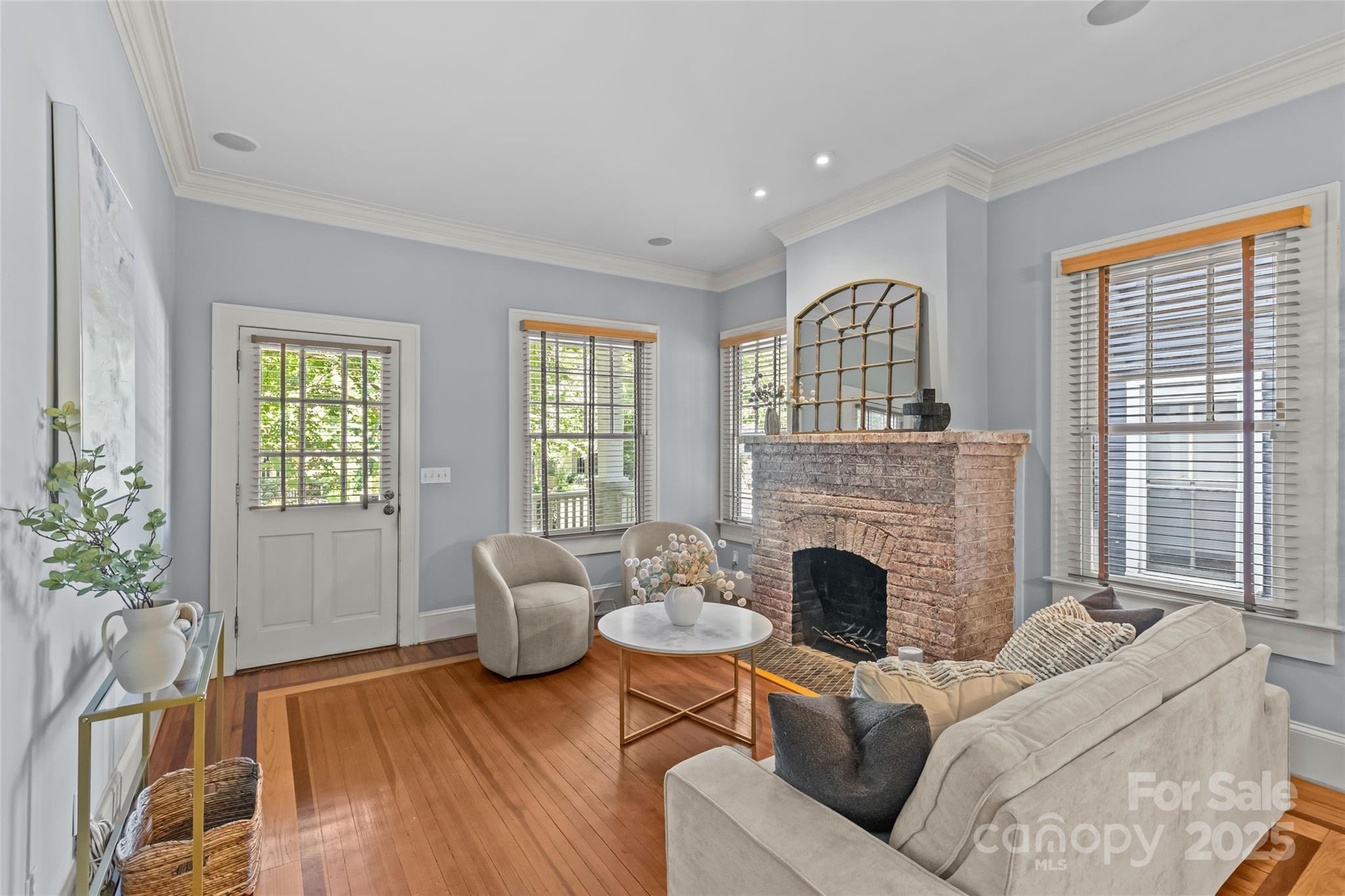 property viewer photo 4