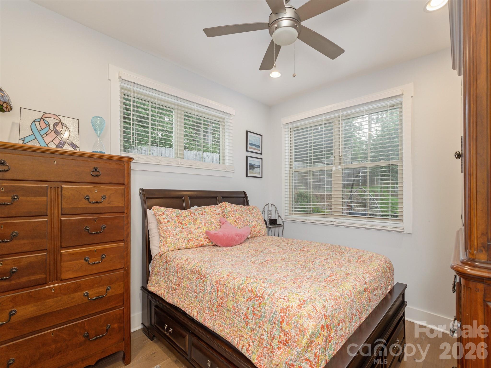 property viewer photo 16
