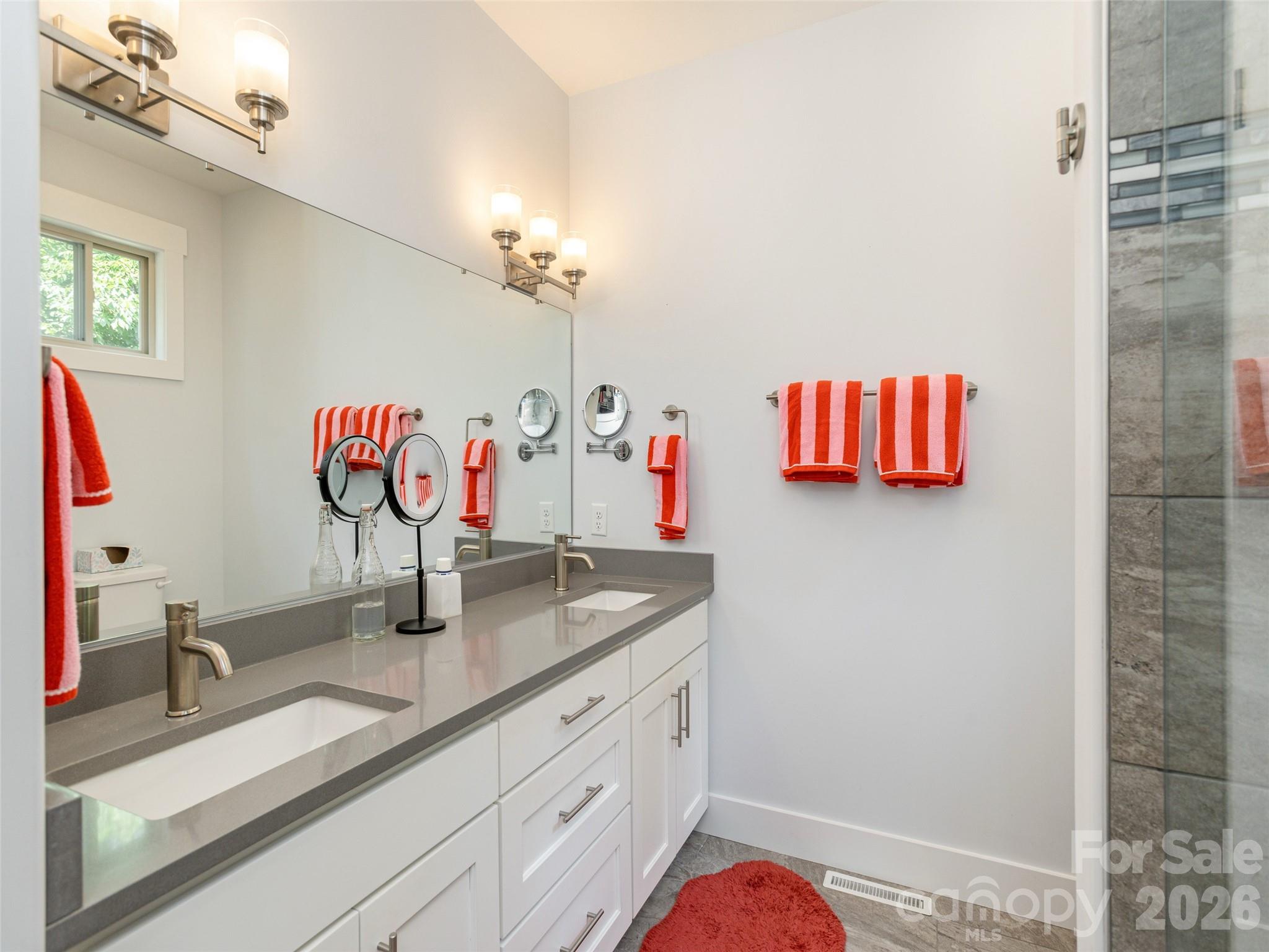 property viewer photo 18