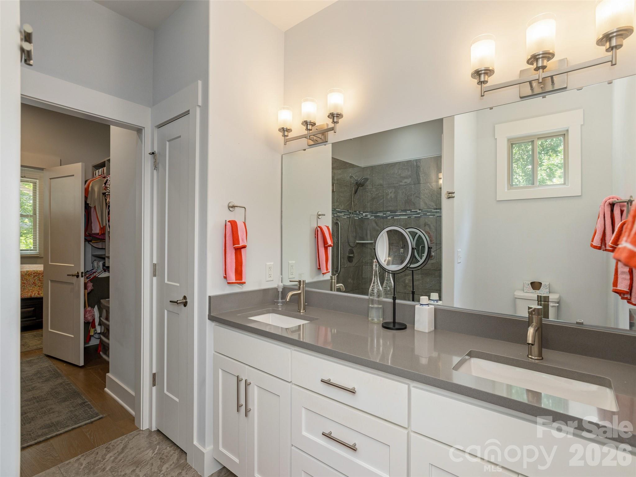 property viewer photo 19