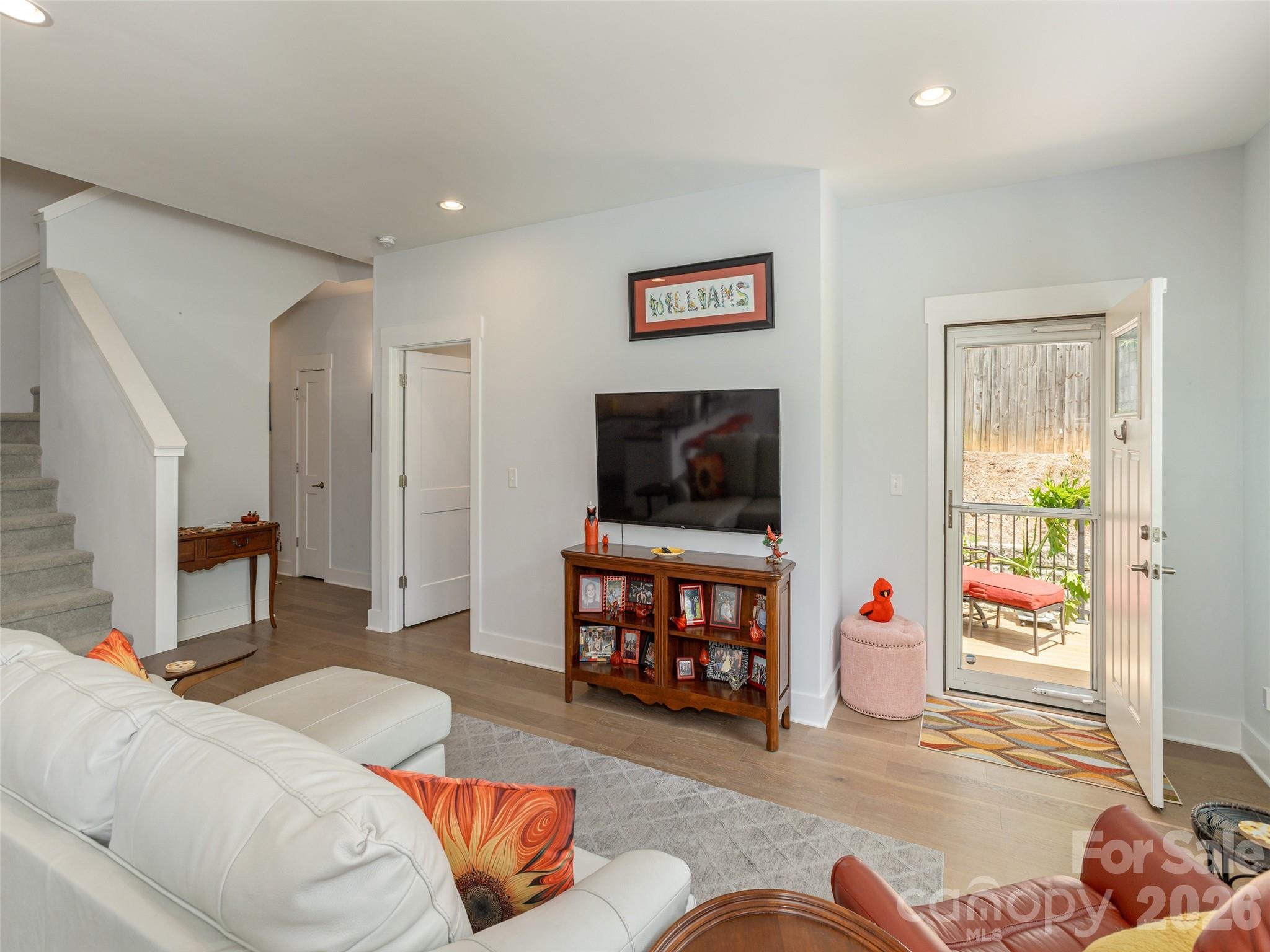 property viewer photo 6