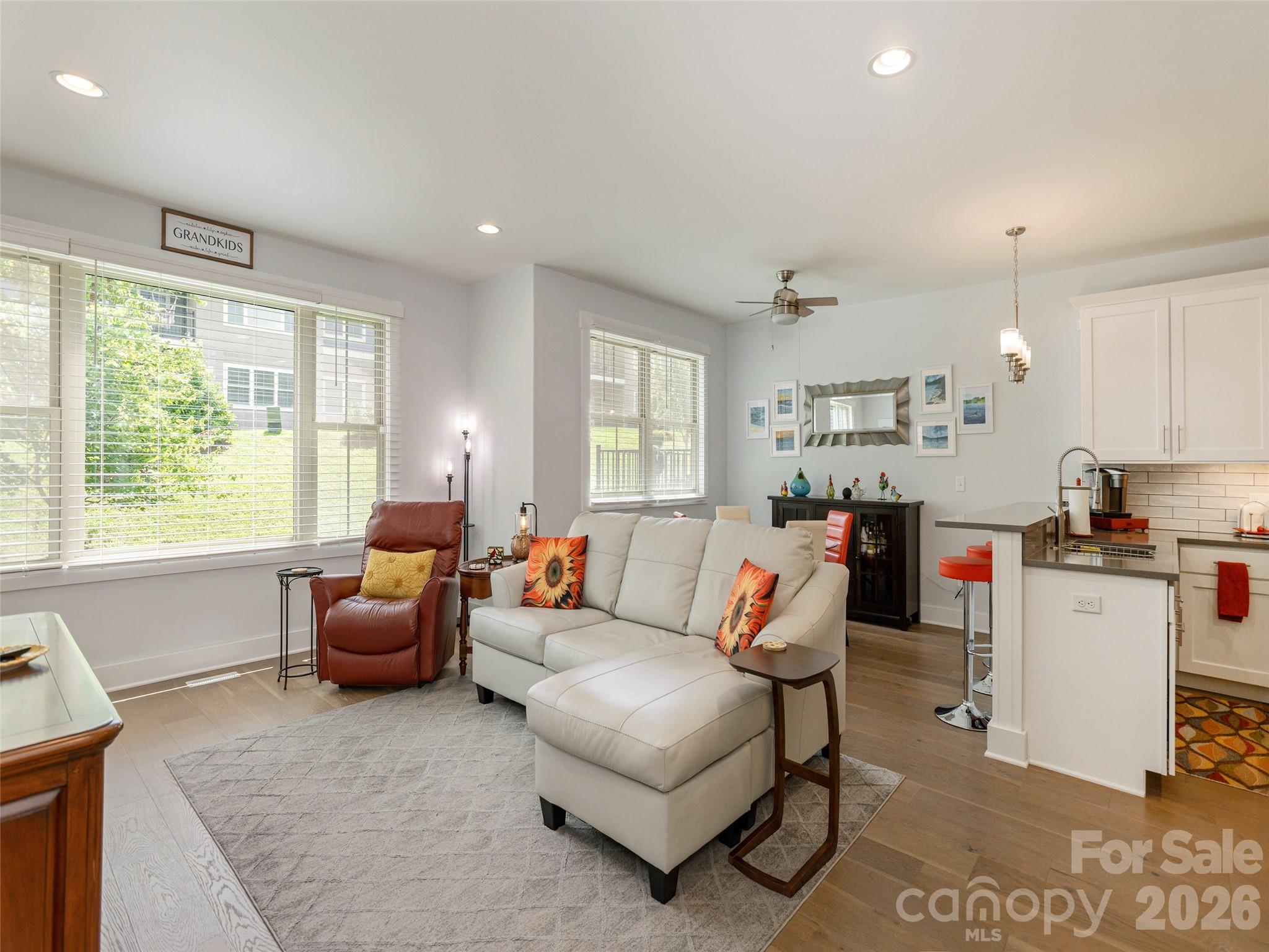 property viewer photo 7