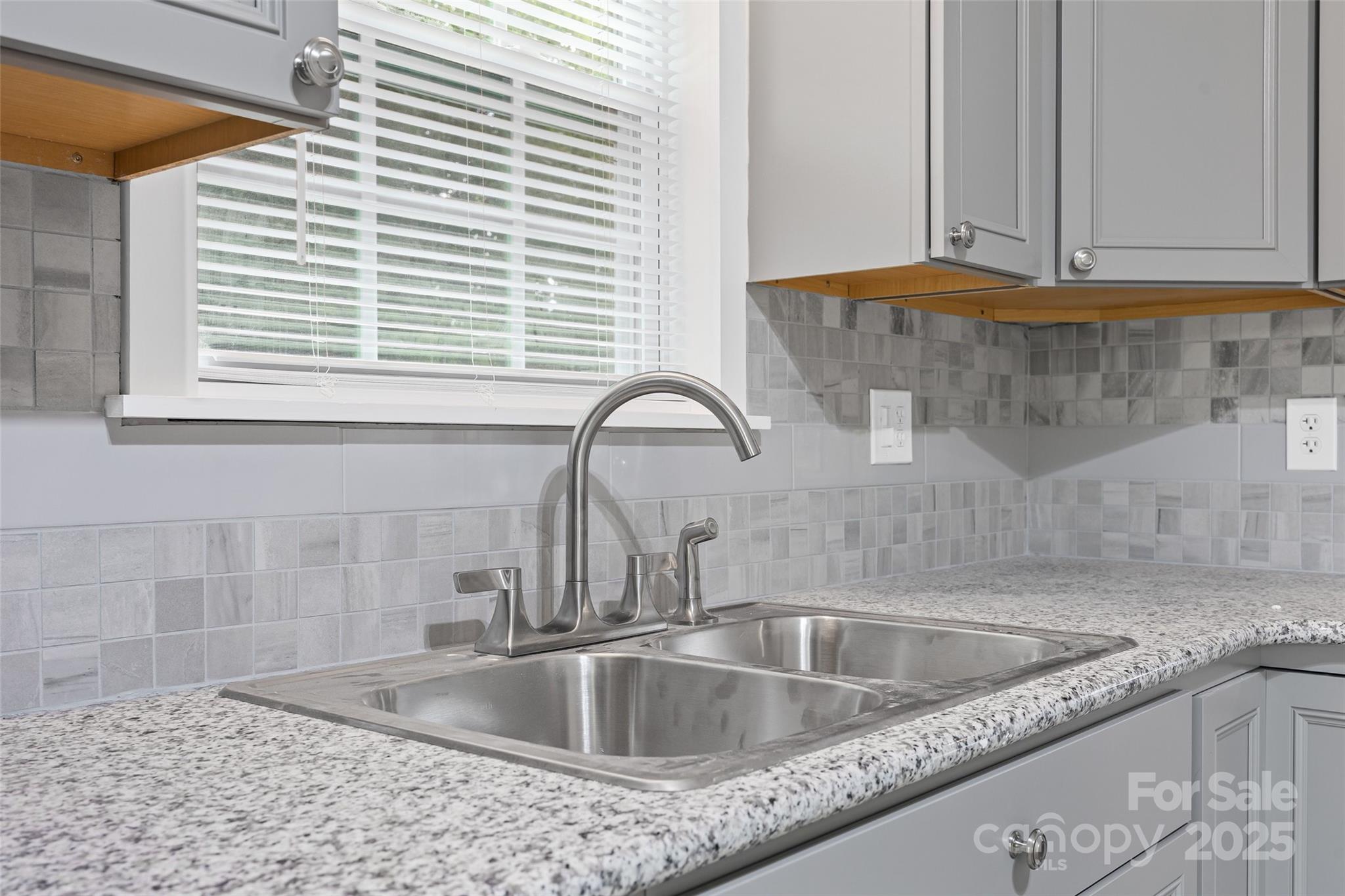 property viewer photo 10
