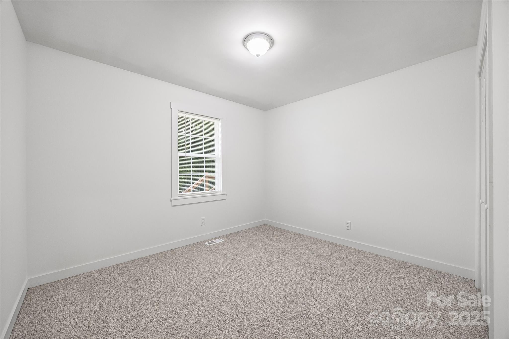 property viewer photo 12