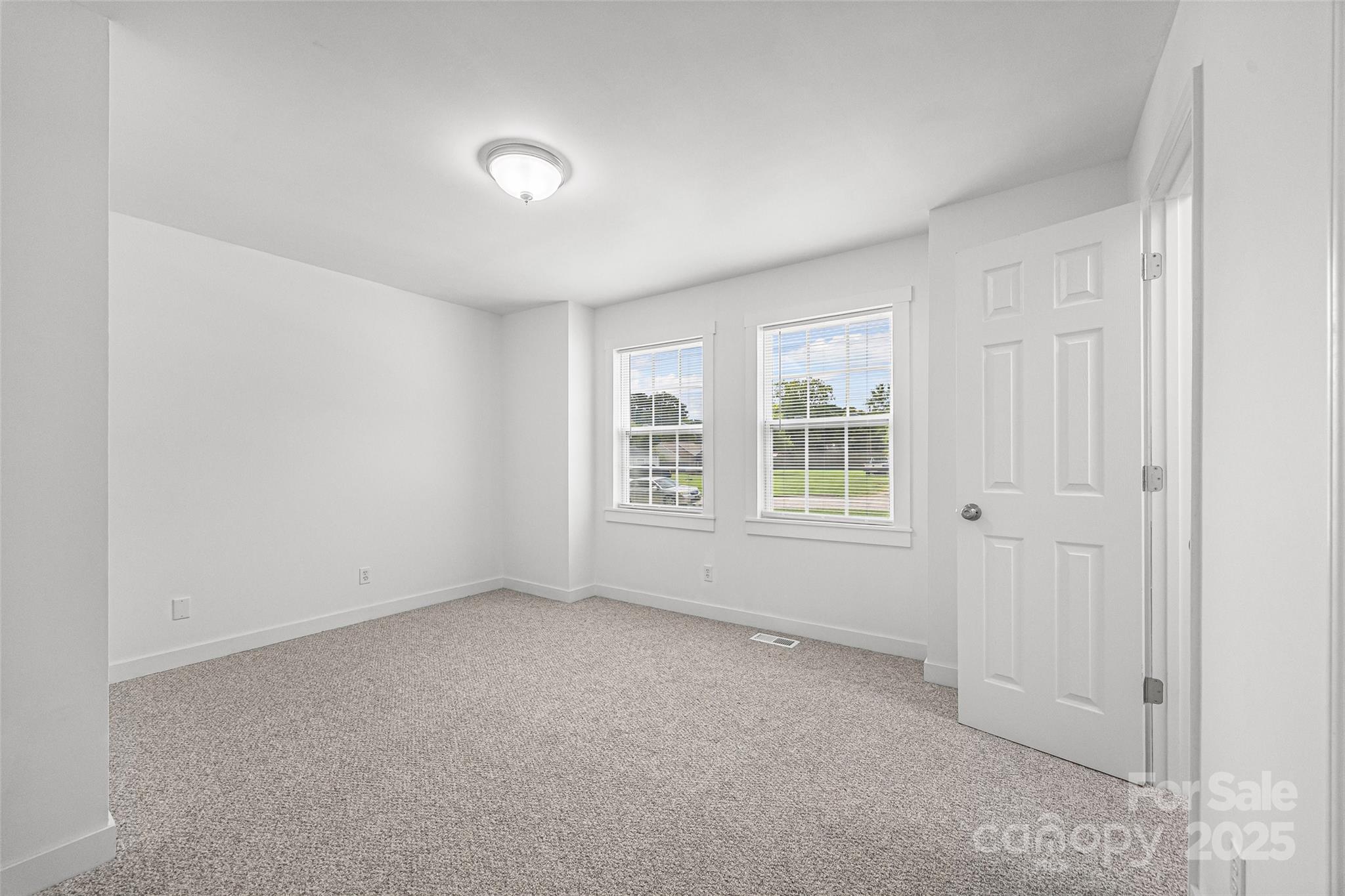 property viewer photo 16