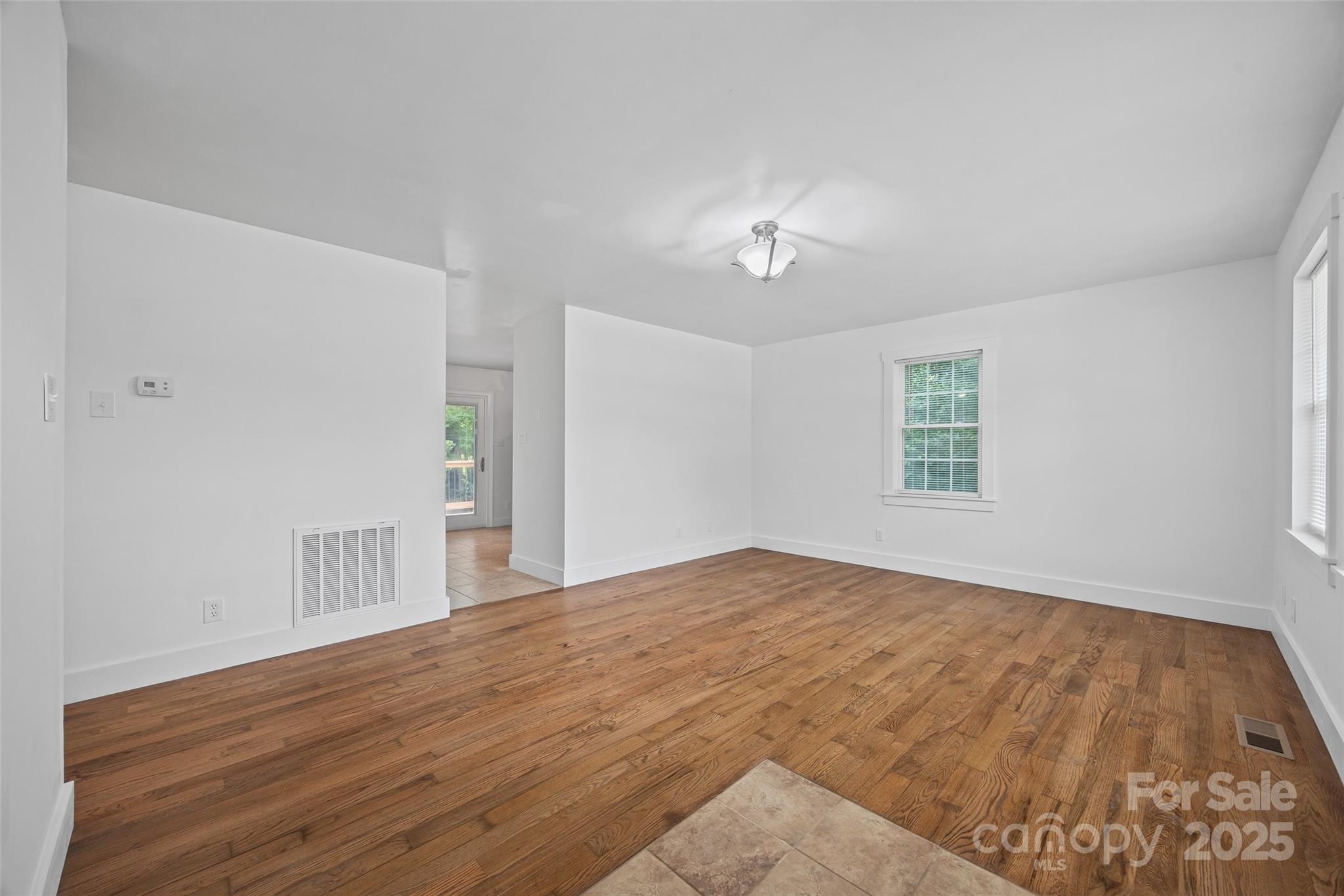 property viewer photo 3