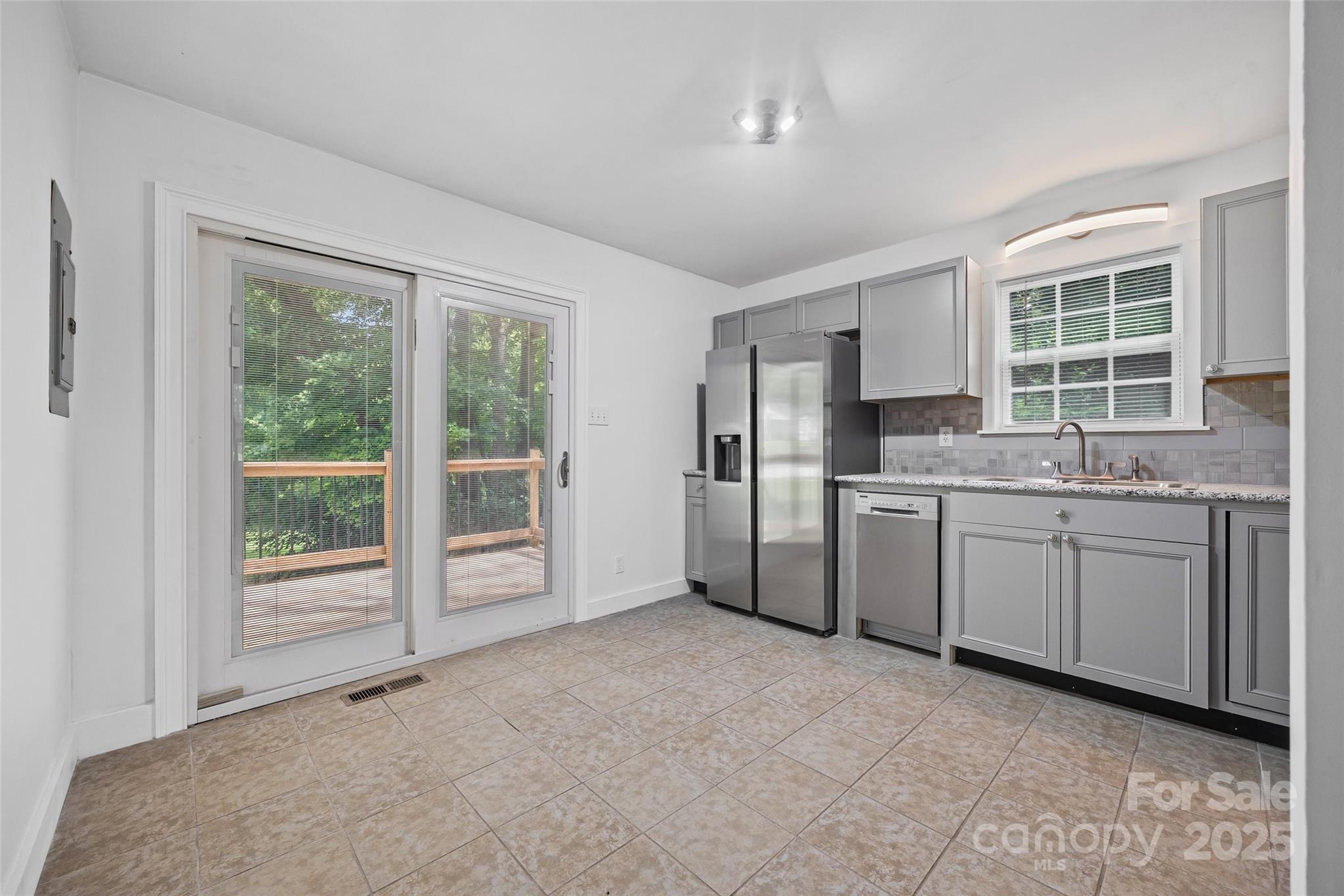 property viewer photo 7