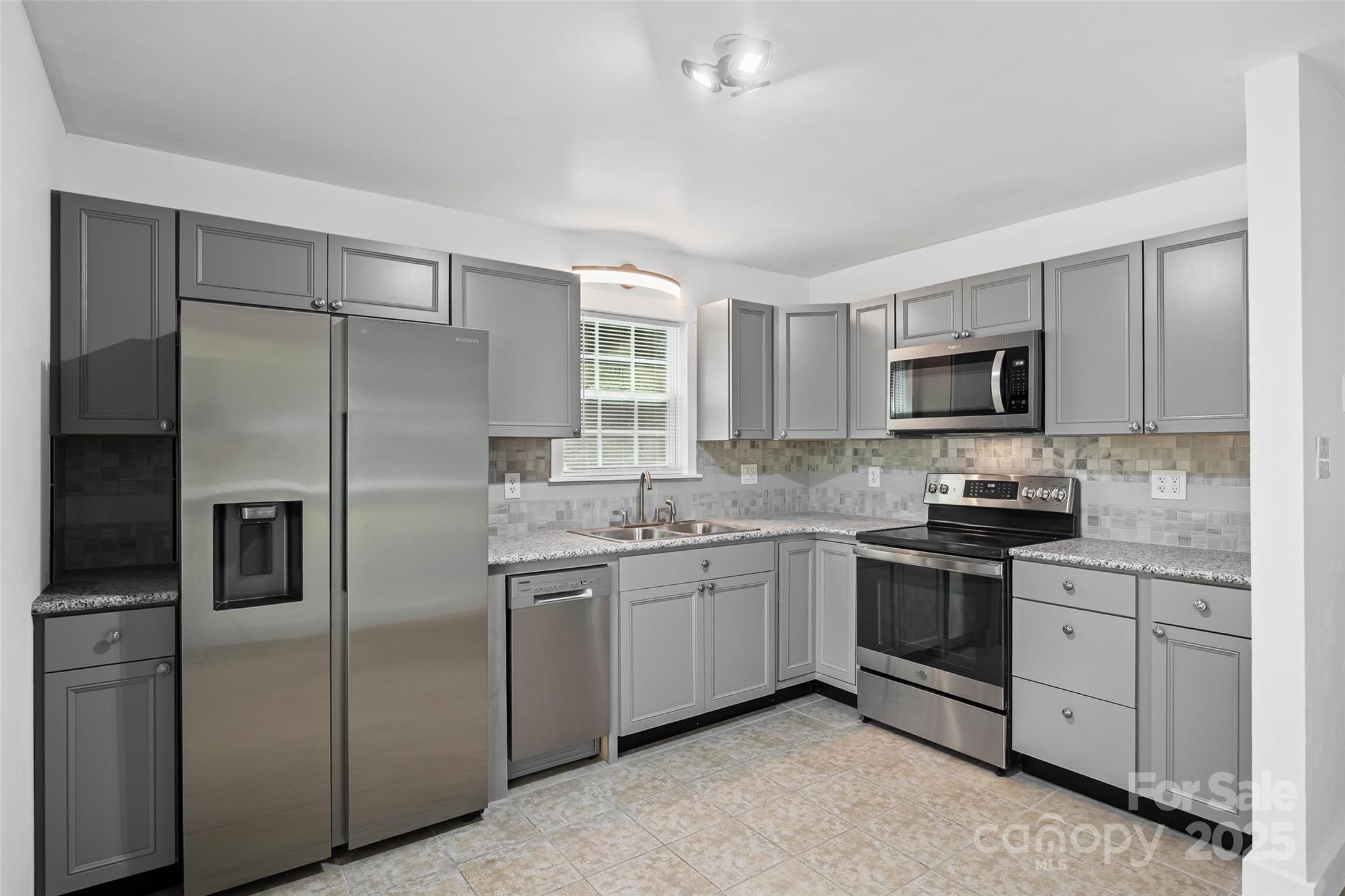 property viewer photo 8