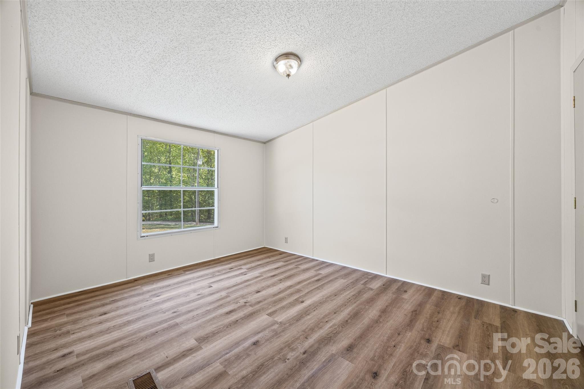 property viewer photo 18