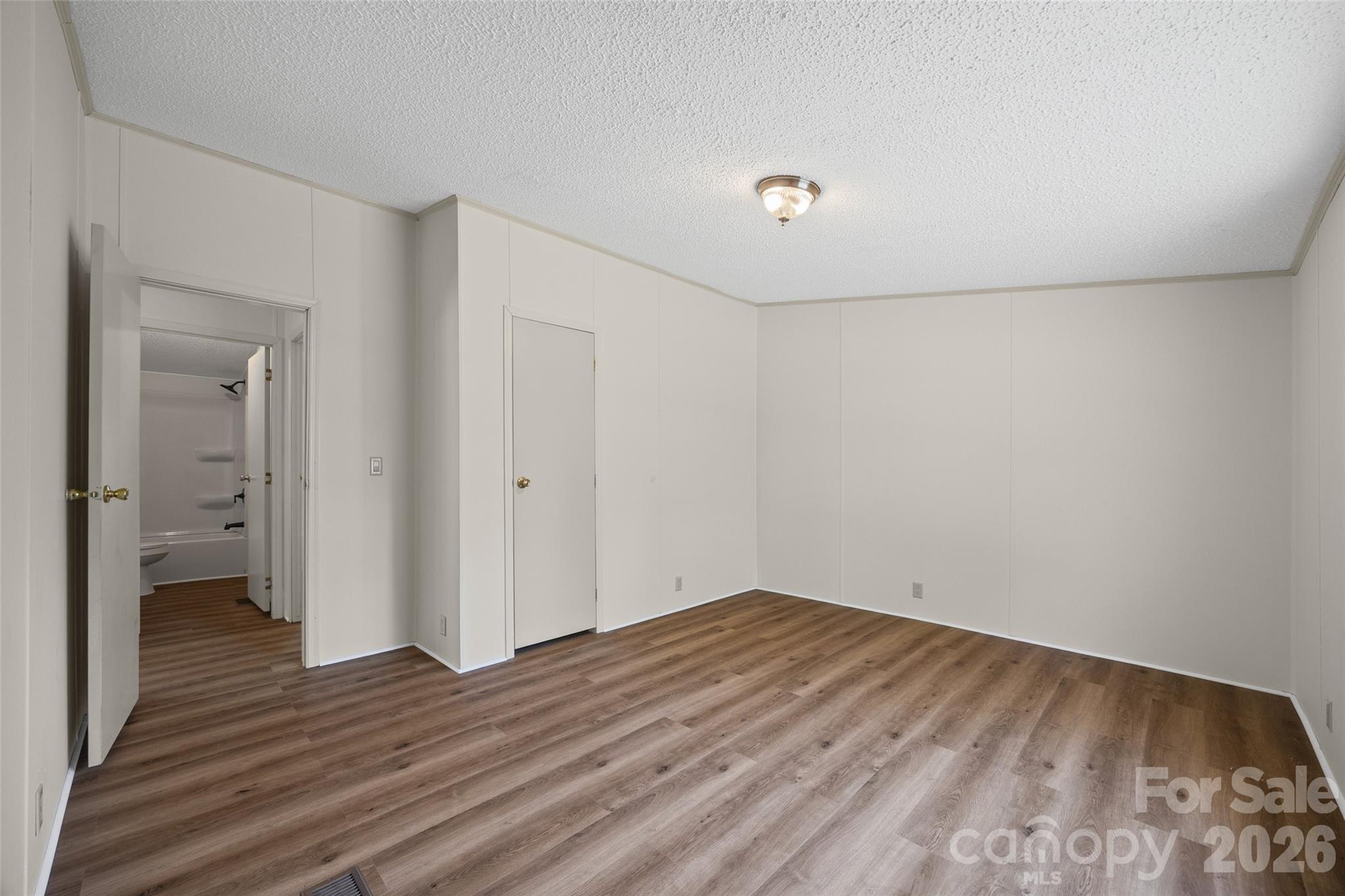 property viewer photo 19