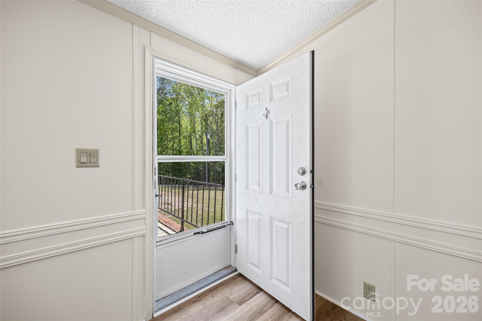 property viewer photo 3