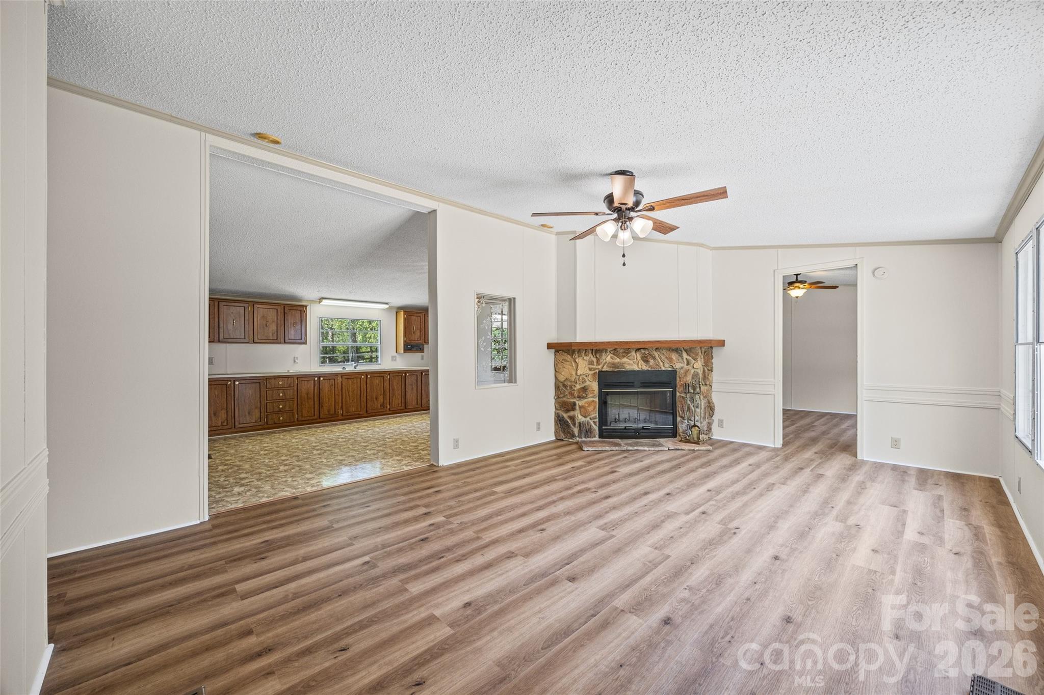 property viewer photo 4