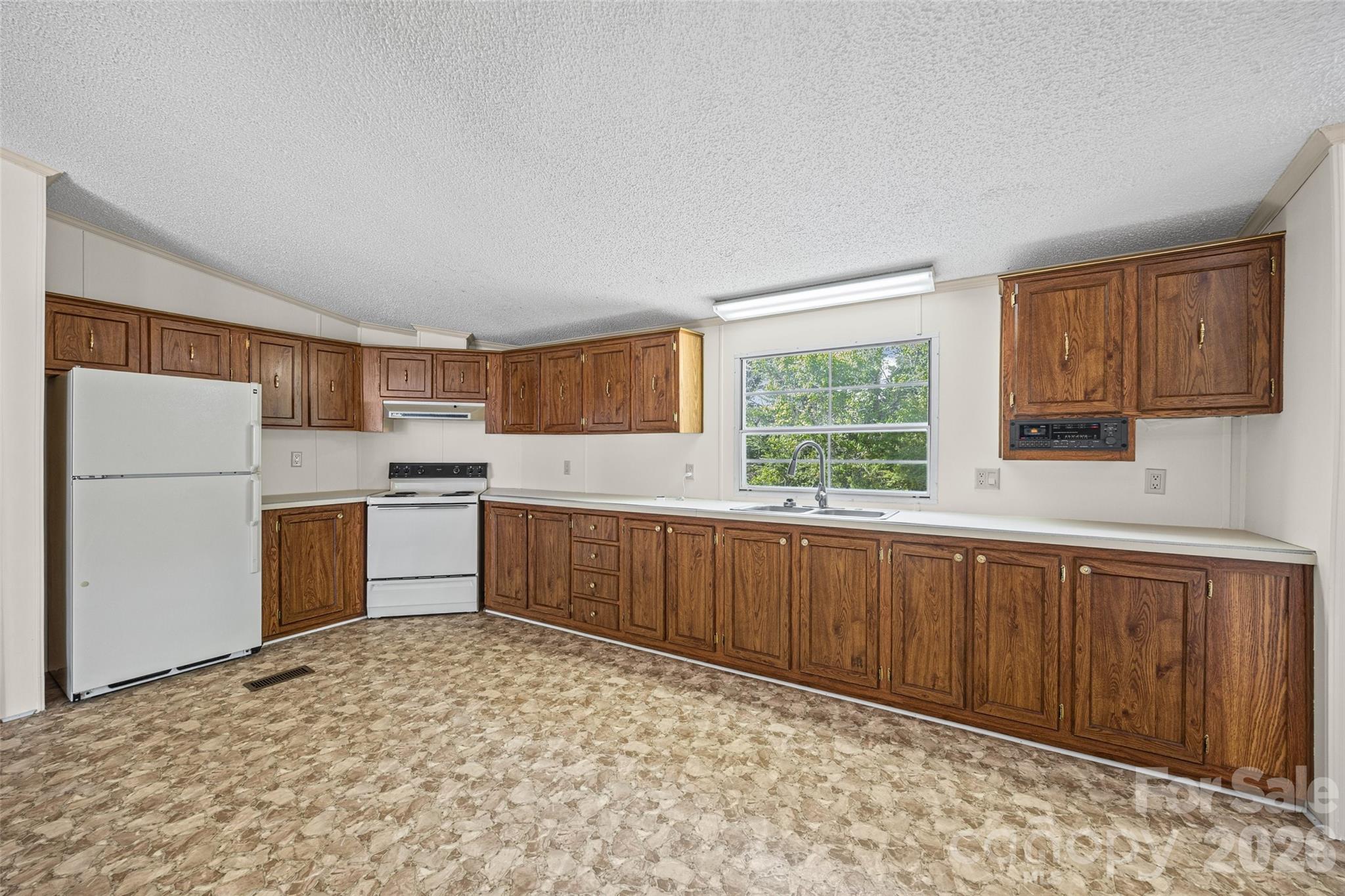 property viewer photo 7