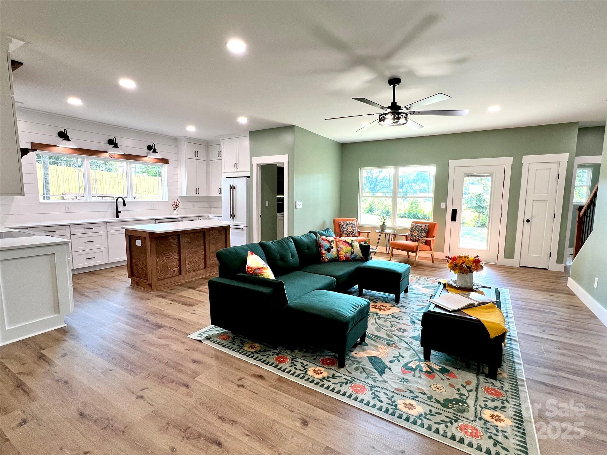 property viewer photo 13