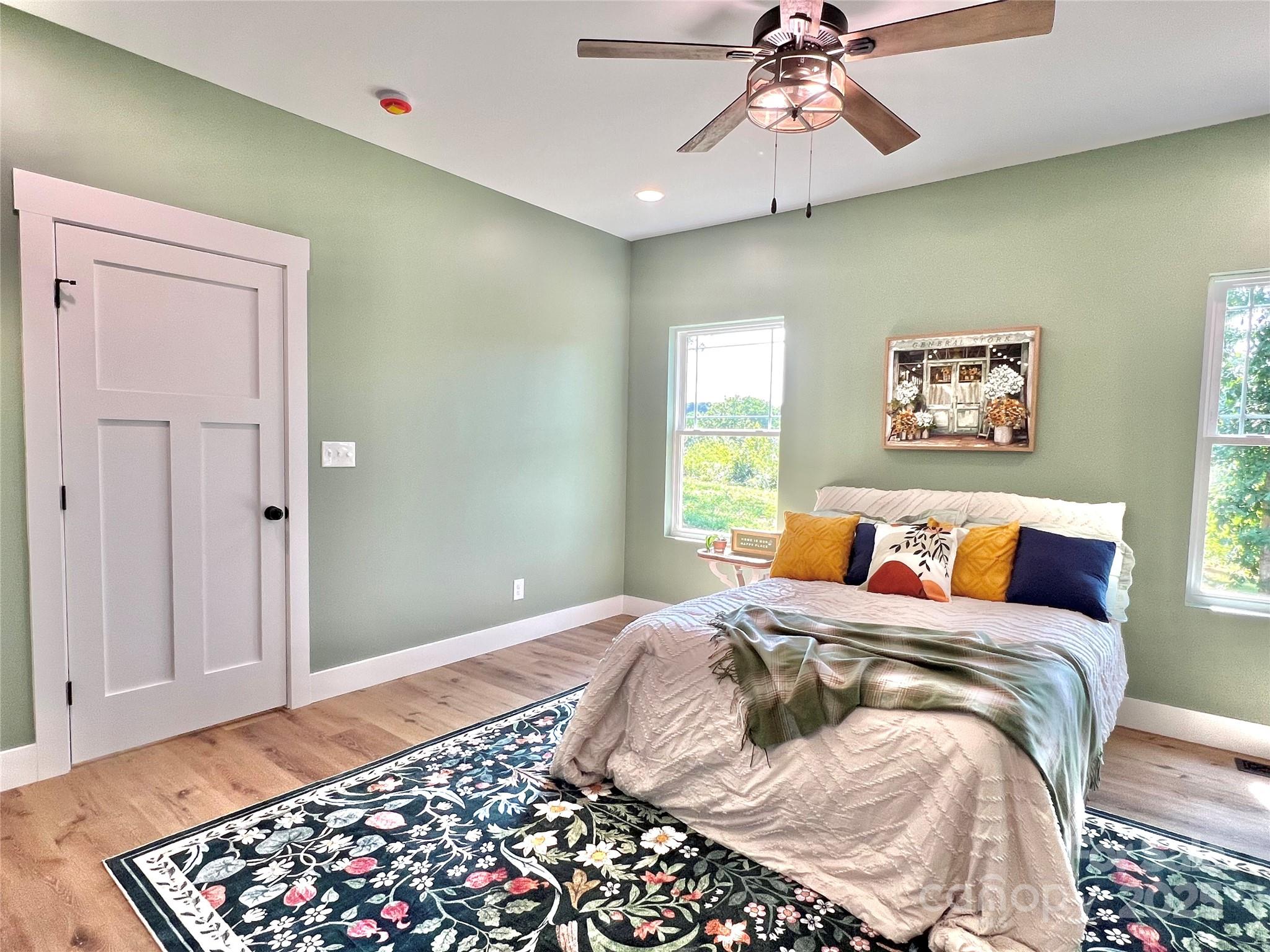 property viewer photo 18