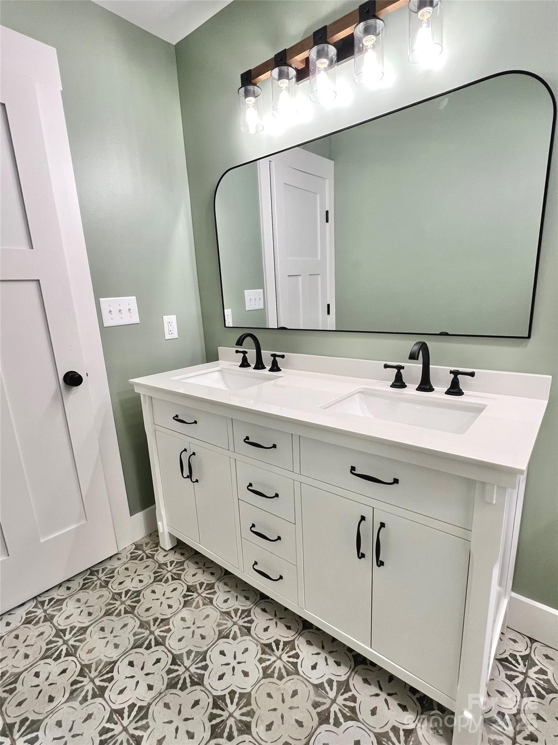 property viewer photo 34