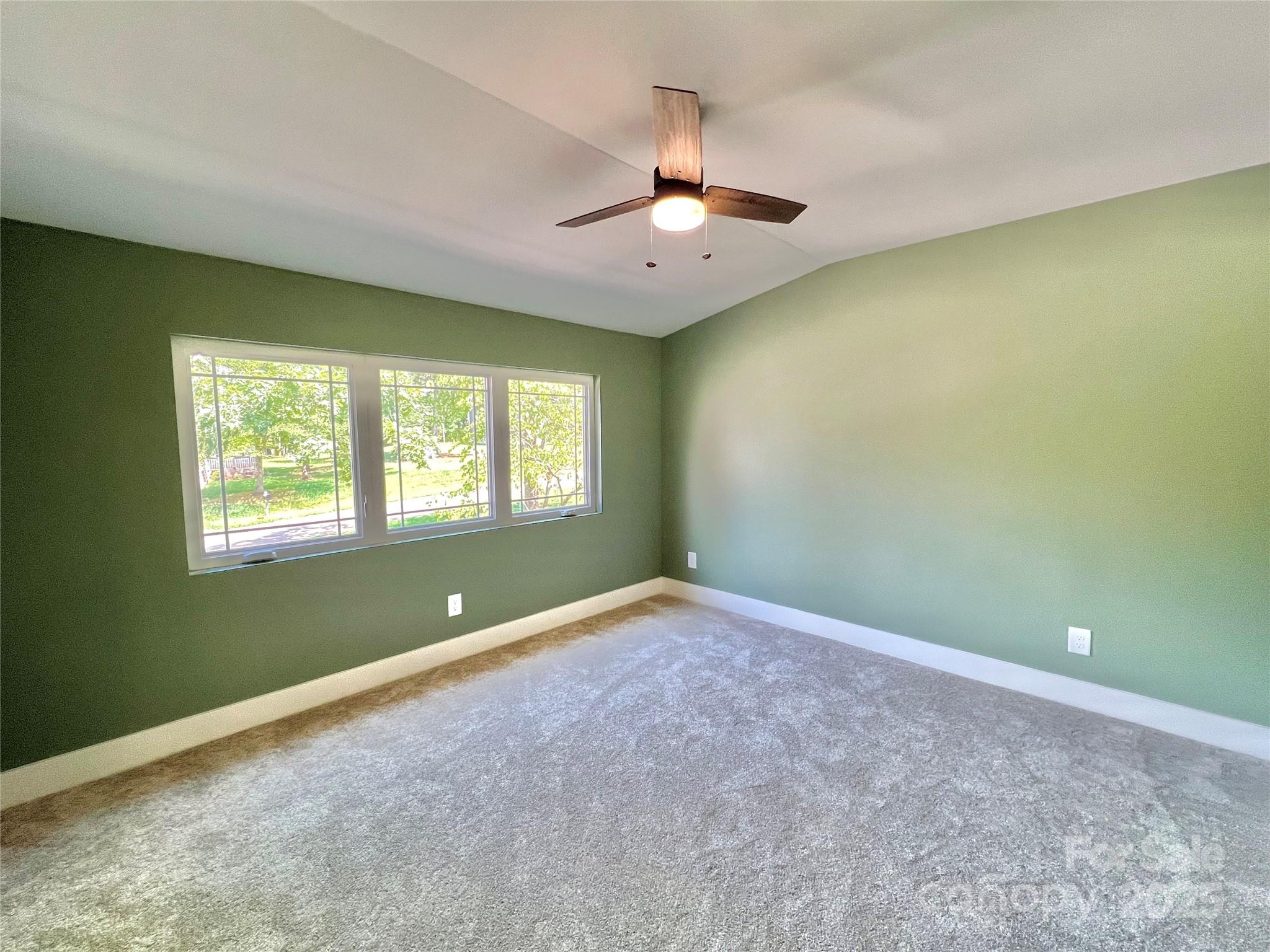 property viewer photo 35